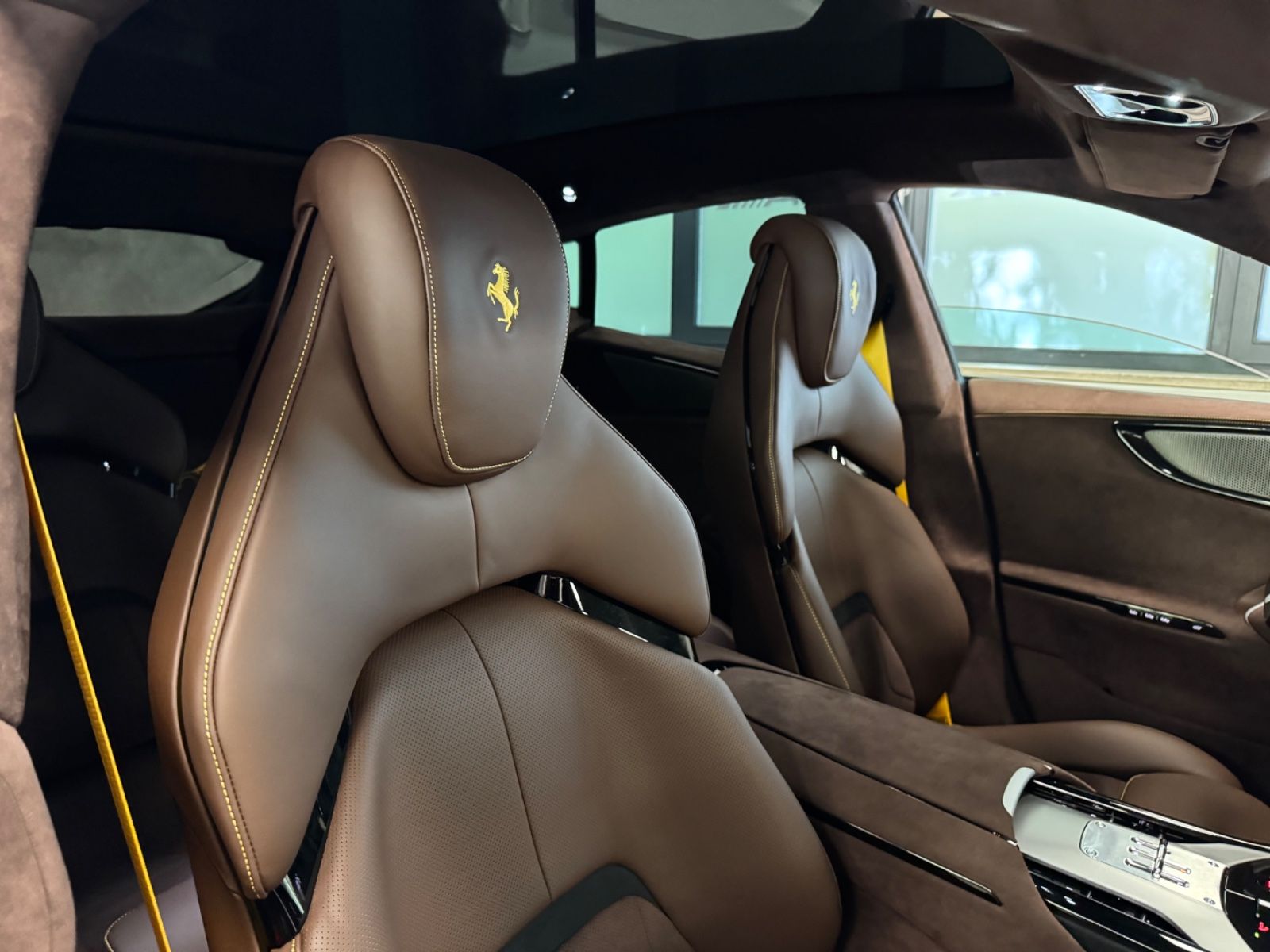 Fahrzeugabbildung Ferrari PUROSANGUE V12 CARBON LIFT PANO MASSAGE P25 FULL