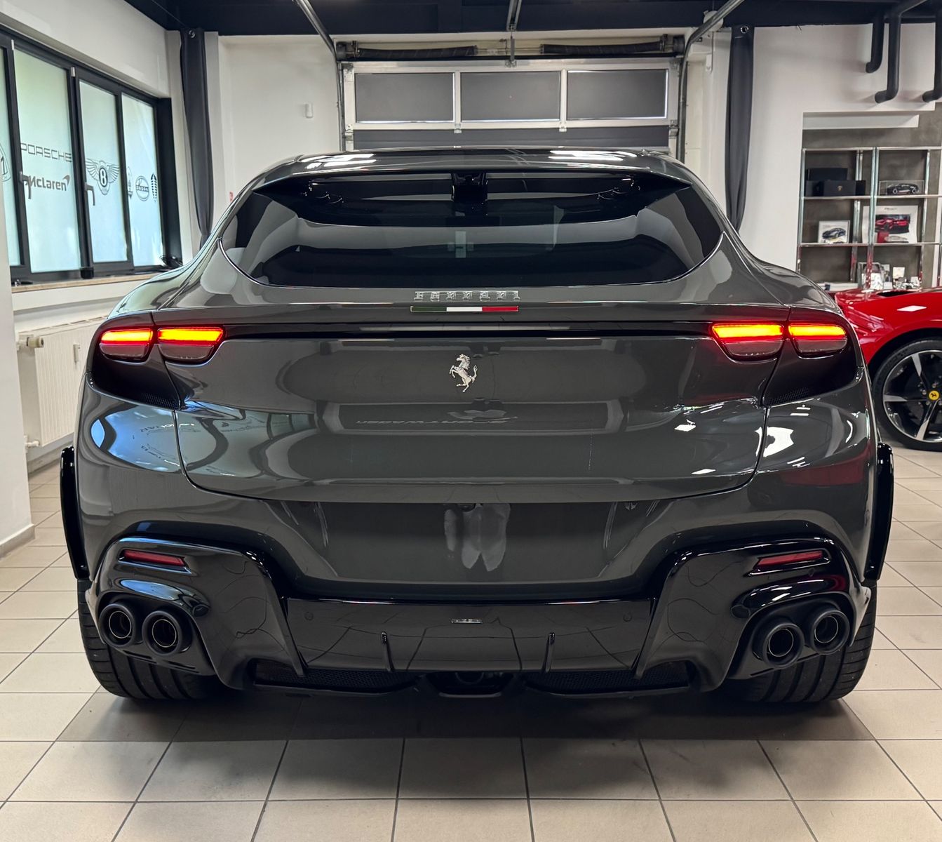 Fahrzeugabbildung Ferrari PUROSANGUE V12 CARBON LIFT PANO MASSAGE P25 FULL