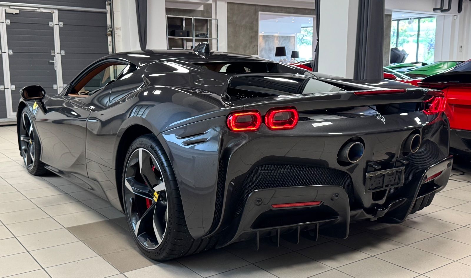 Fahrzeugabbildung Ferrari SF90 CARBON INT&EXT JBL LIFT DAYTONASEAT FULL