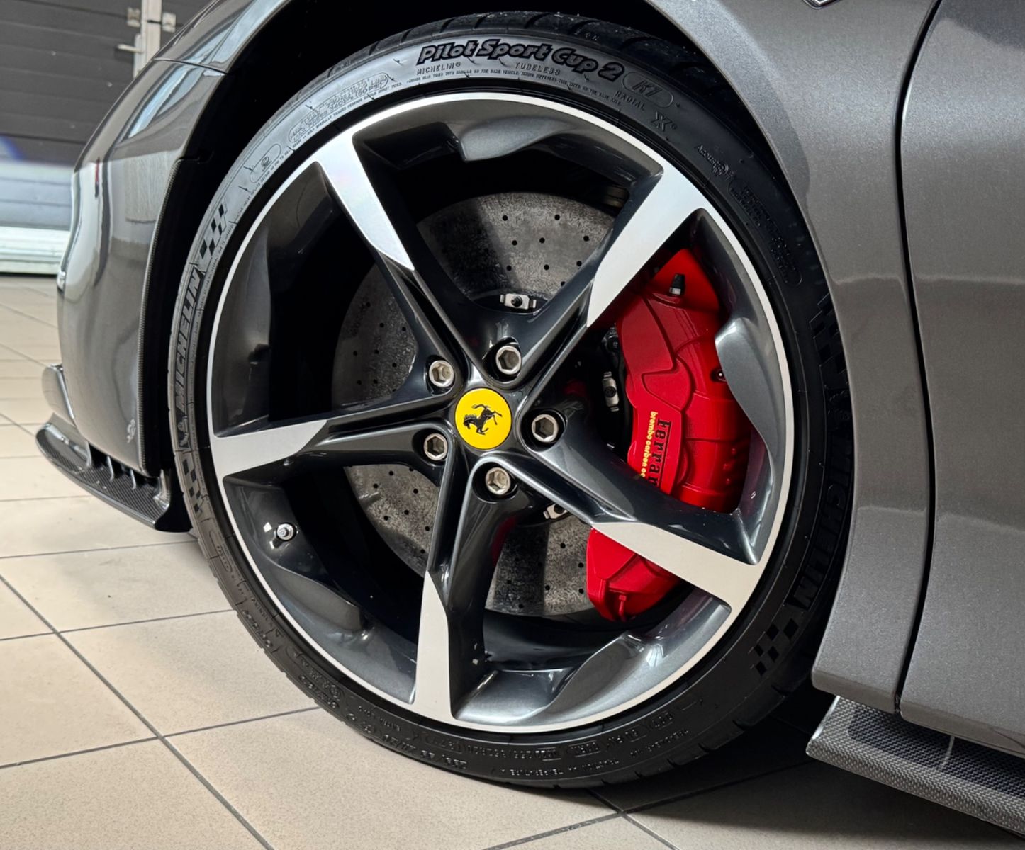 Fahrzeugabbildung Ferrari SF90 CARBON INT&EXT JBL LIFT DAYTONASEAT FULL