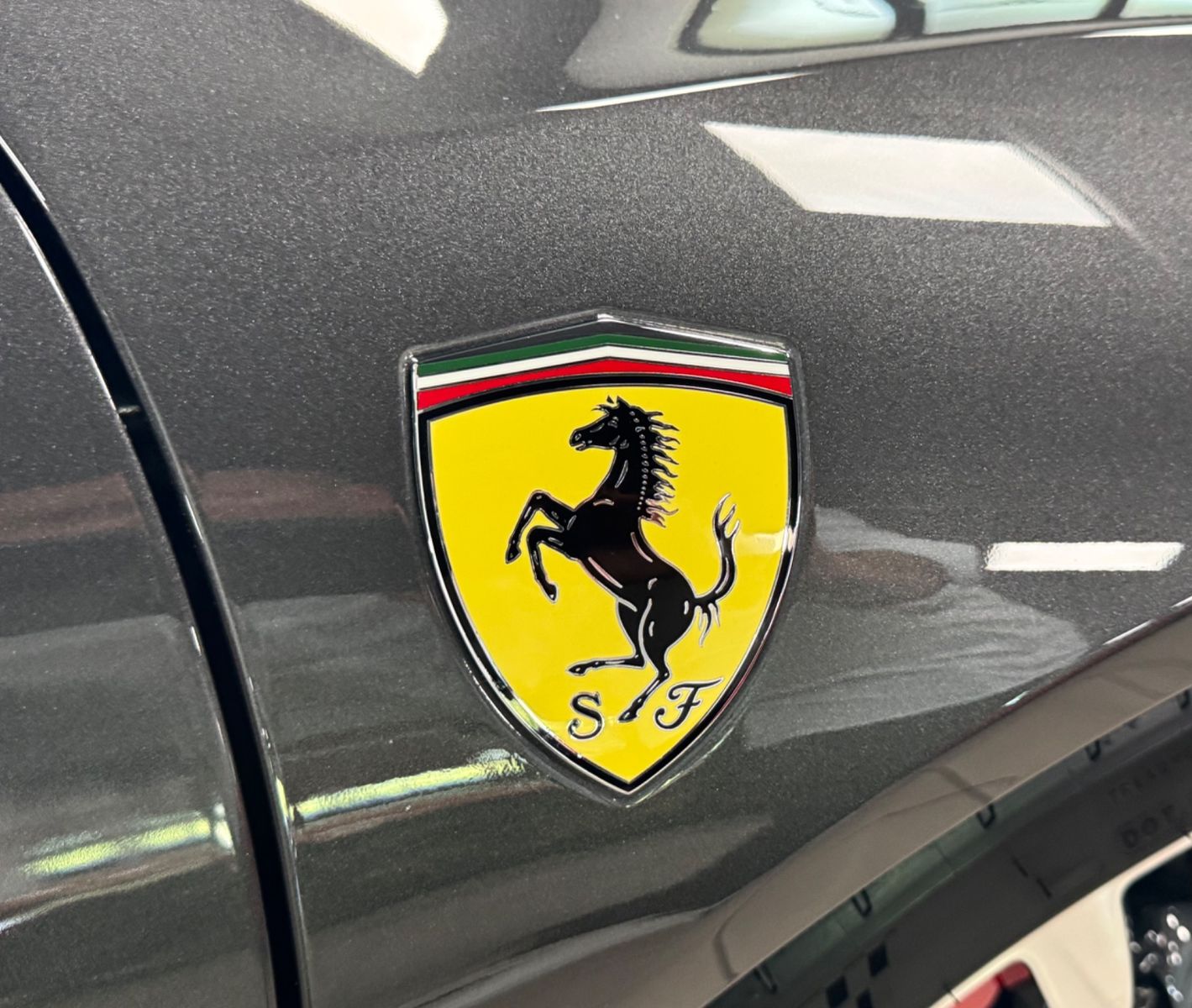 Fahrzeugabbildung Ferrari SF90 CARBON INT&EXT JBL LIFT DAYTONASEAT FULL