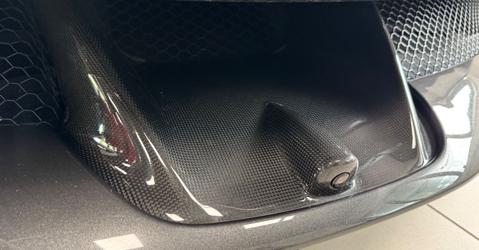 Fahrzeugabbildung Ferrari SF90 CARBON INT&EXT JBL LIFT DAYTONASEAT FULL
