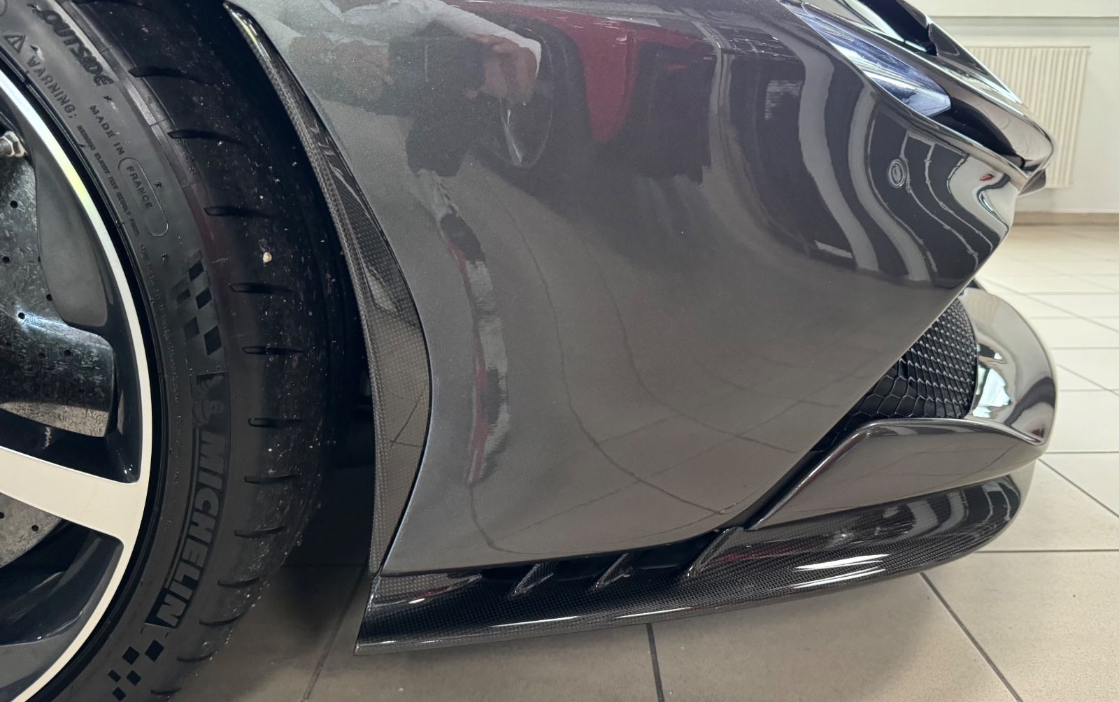 Fahrzeugabbildung Ferrari SF90 CARBON INT&EXT JBL LIFT DAYTONASEAT FULL