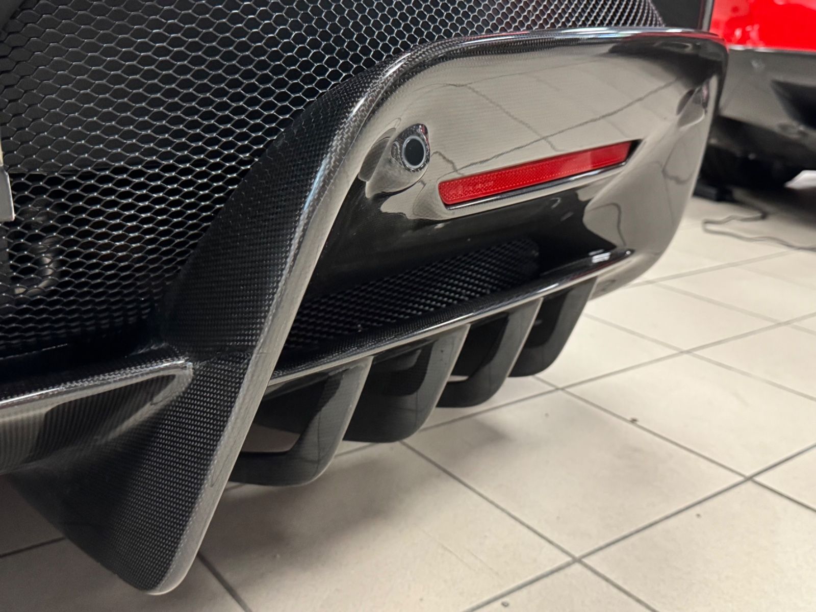 Fahrzeugabbildung Ferrari SF90 CARBON INT&EXT JBL LIFT DAYTONASEAT FULL