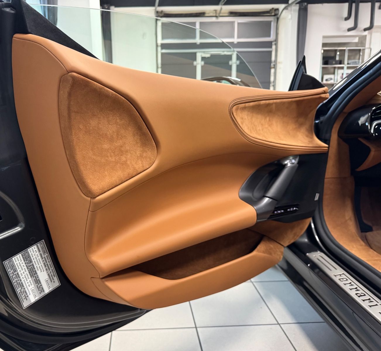Fahrzeugabbildung Ferrari SF90 CARBON INT&EXT JBL LIFT DAYTONASEAT FULL