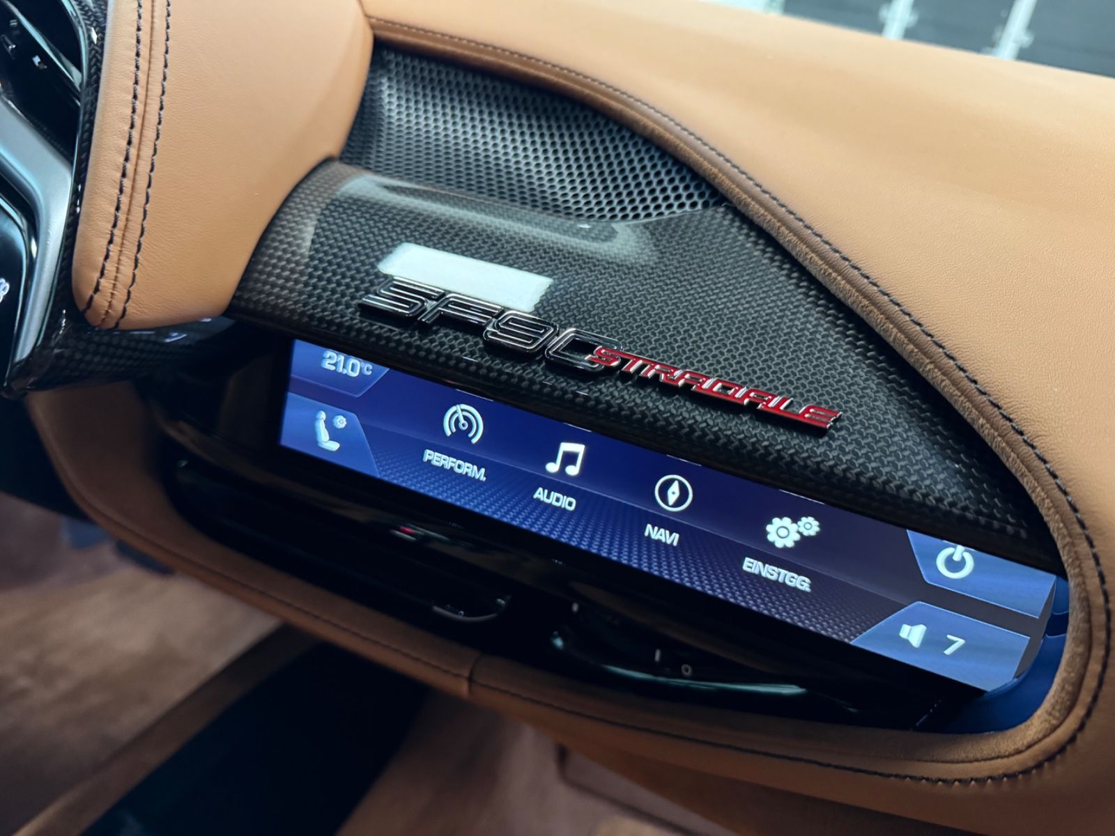 Fahrzeugabbildung Ferrari SF90 CARBON INT&EXT JBL LIFT DAYTONASEAT FULL