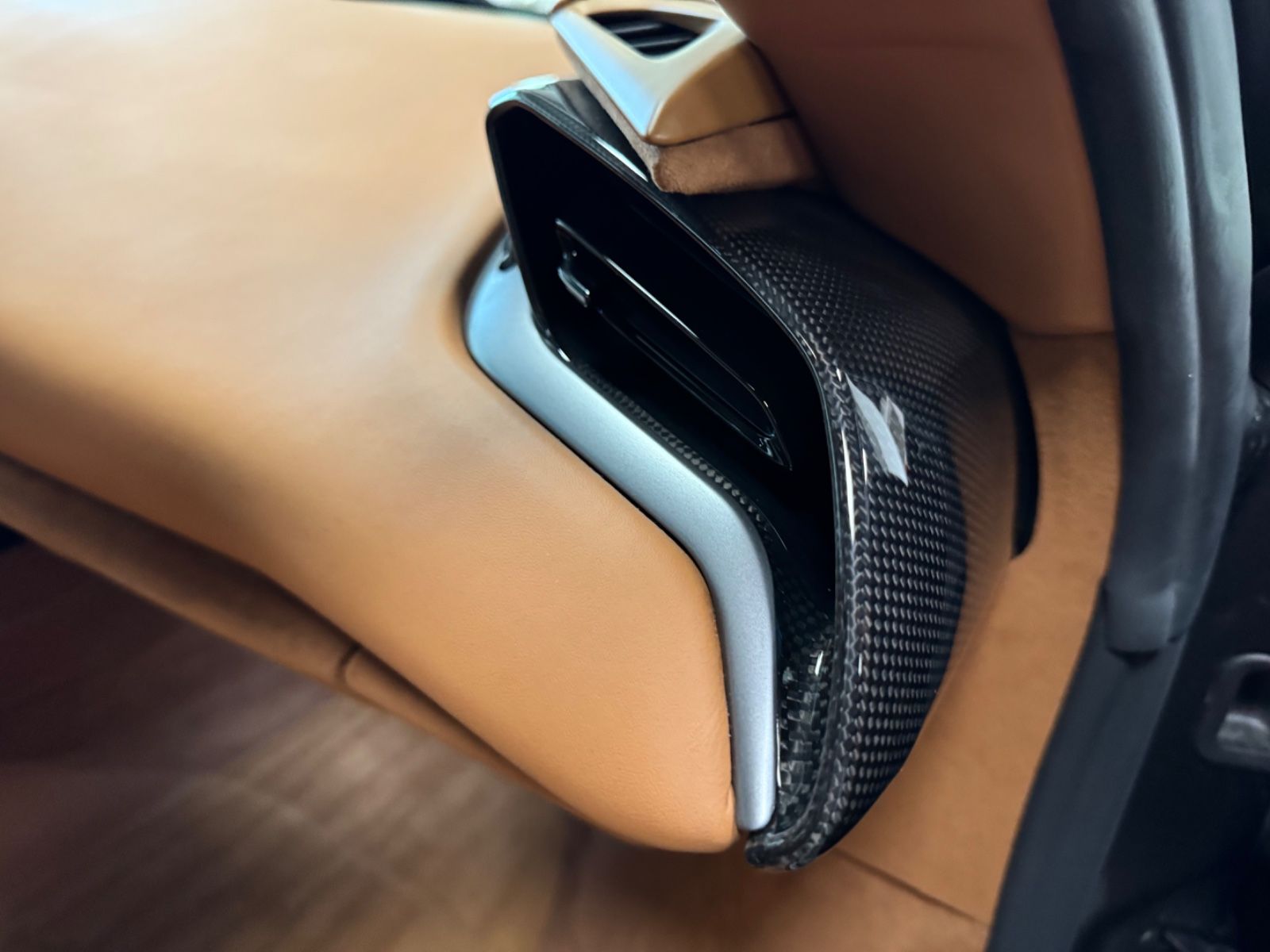 Fahrzeugabbildung Ferrari SF90 CARBON INT&EXT JBL LIFT DAYTONASEAT FULL