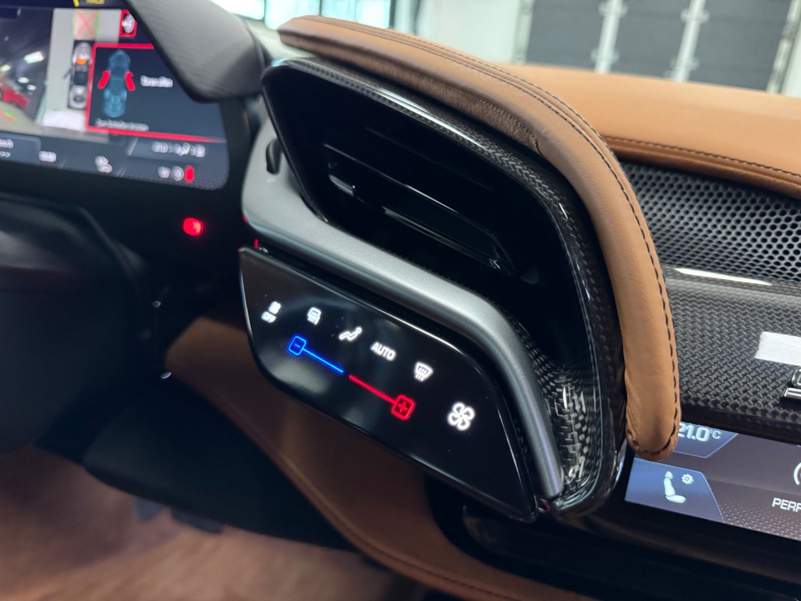 Fahrzeugabbildung Ferrari SF90 CARBON INT&EXT JBL LIFT DAYTONASEAT FULL