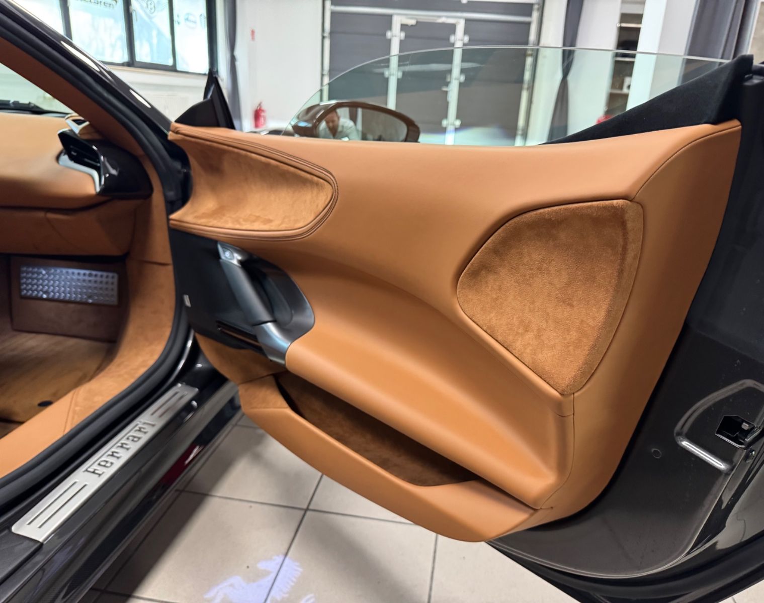 Fahrzeugabbildung Ferrari SF90 CARBON INT&EXT JBL LIFT DAYTONASEAT FULL