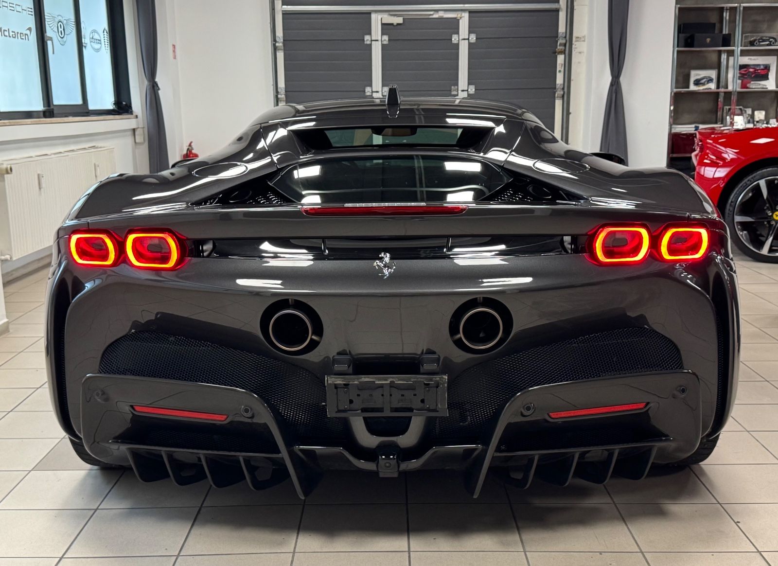 Fahrzeugabbildung Ferrari SF90 CARBON INT&EXT JBL LIFT DAYTONASEAT FULL