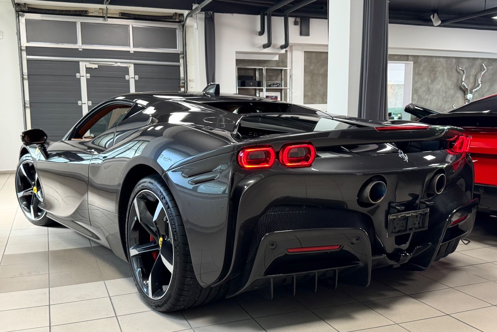 Fahrzeugabbildung Ferrari SF90 CARBON INT&EXT JBL LIFT DAYTONASEAT FULL
