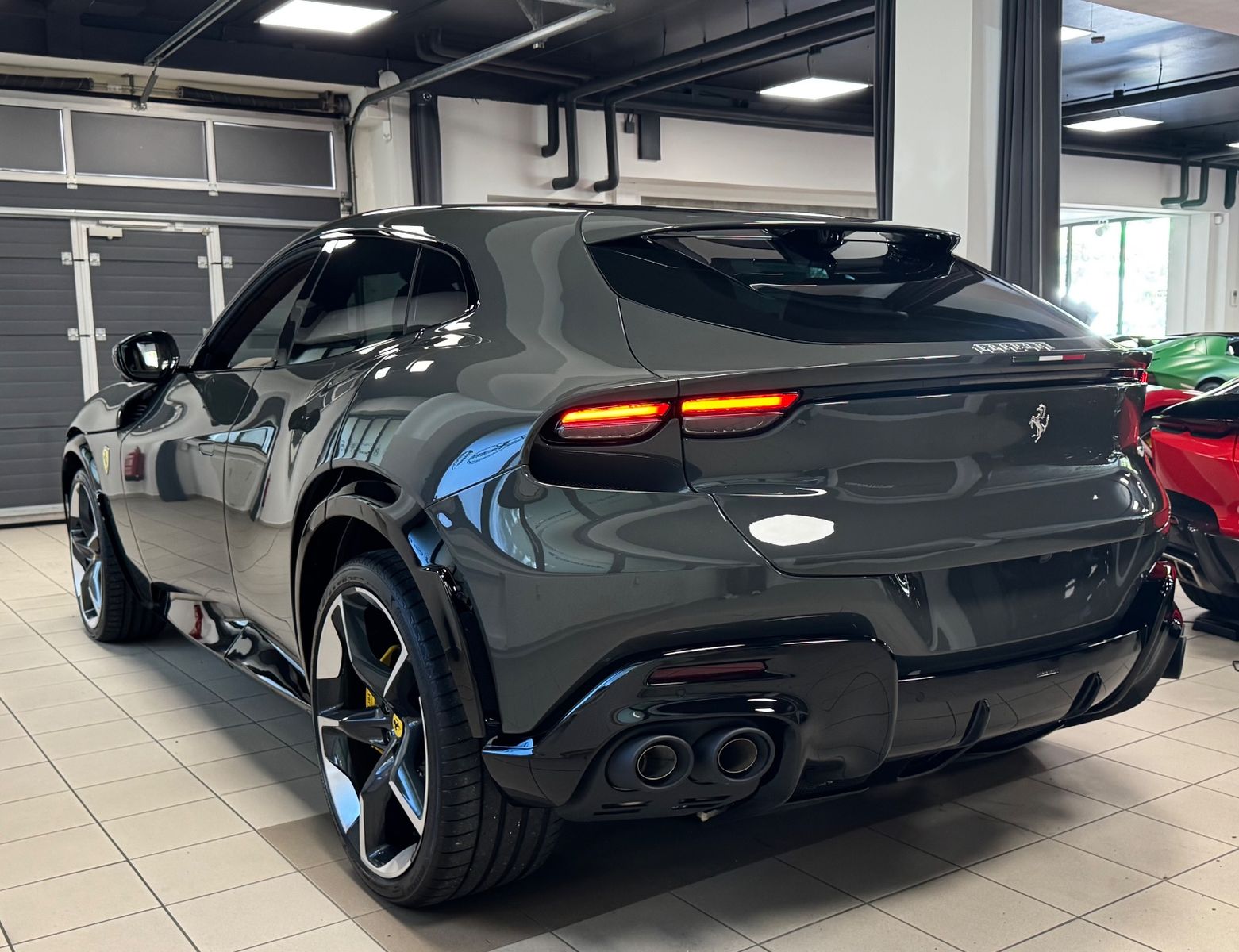 Fahrzeugabbildung Ferrari PUROSANGUE V12 CARBON LIFT PANO MASSAGE P25 FULL