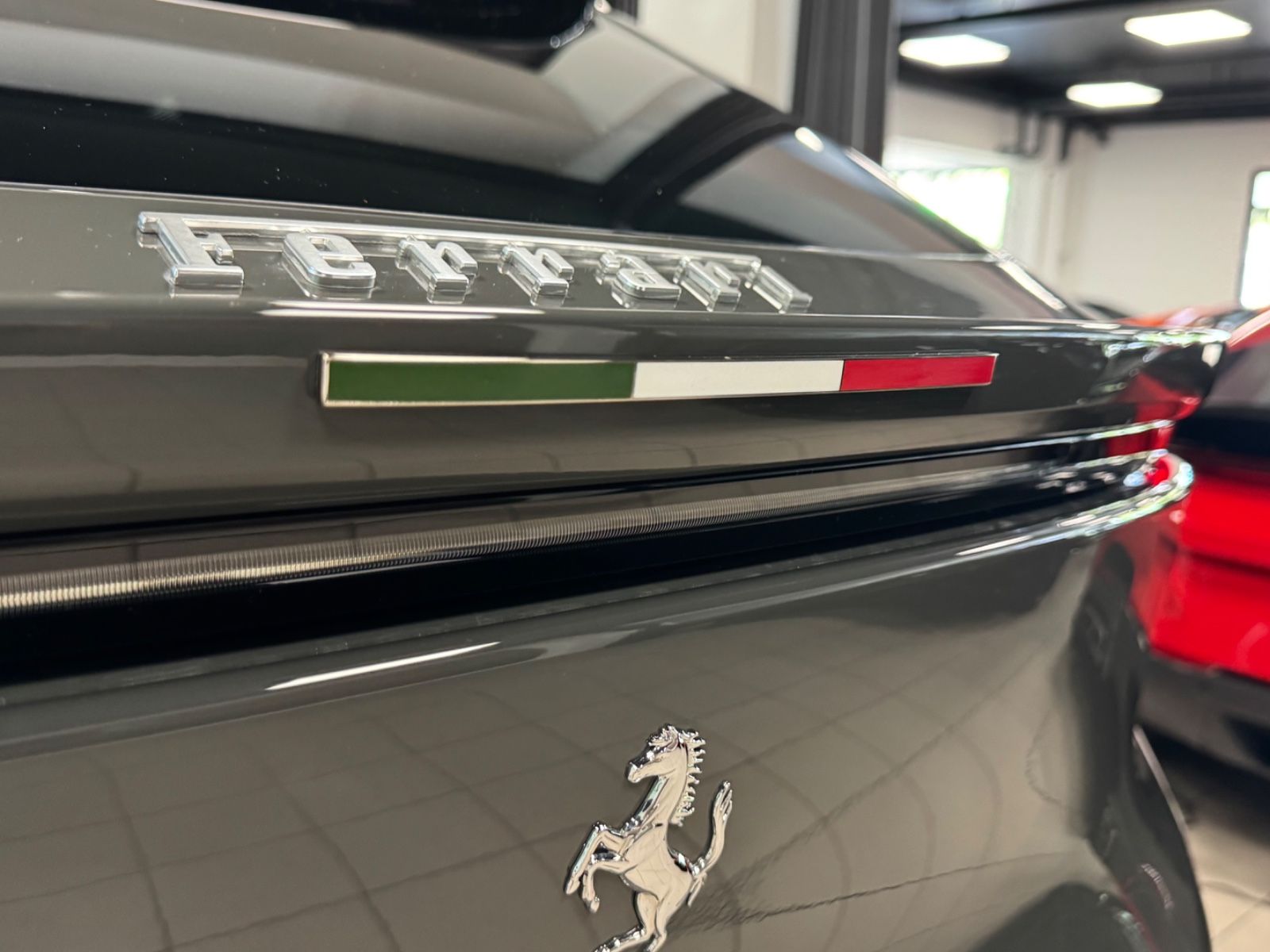 Fahrzeugabbildung Ferrari PUROSANGUE V12 CARBON LIFT PANO MASSAGE P25 FULL