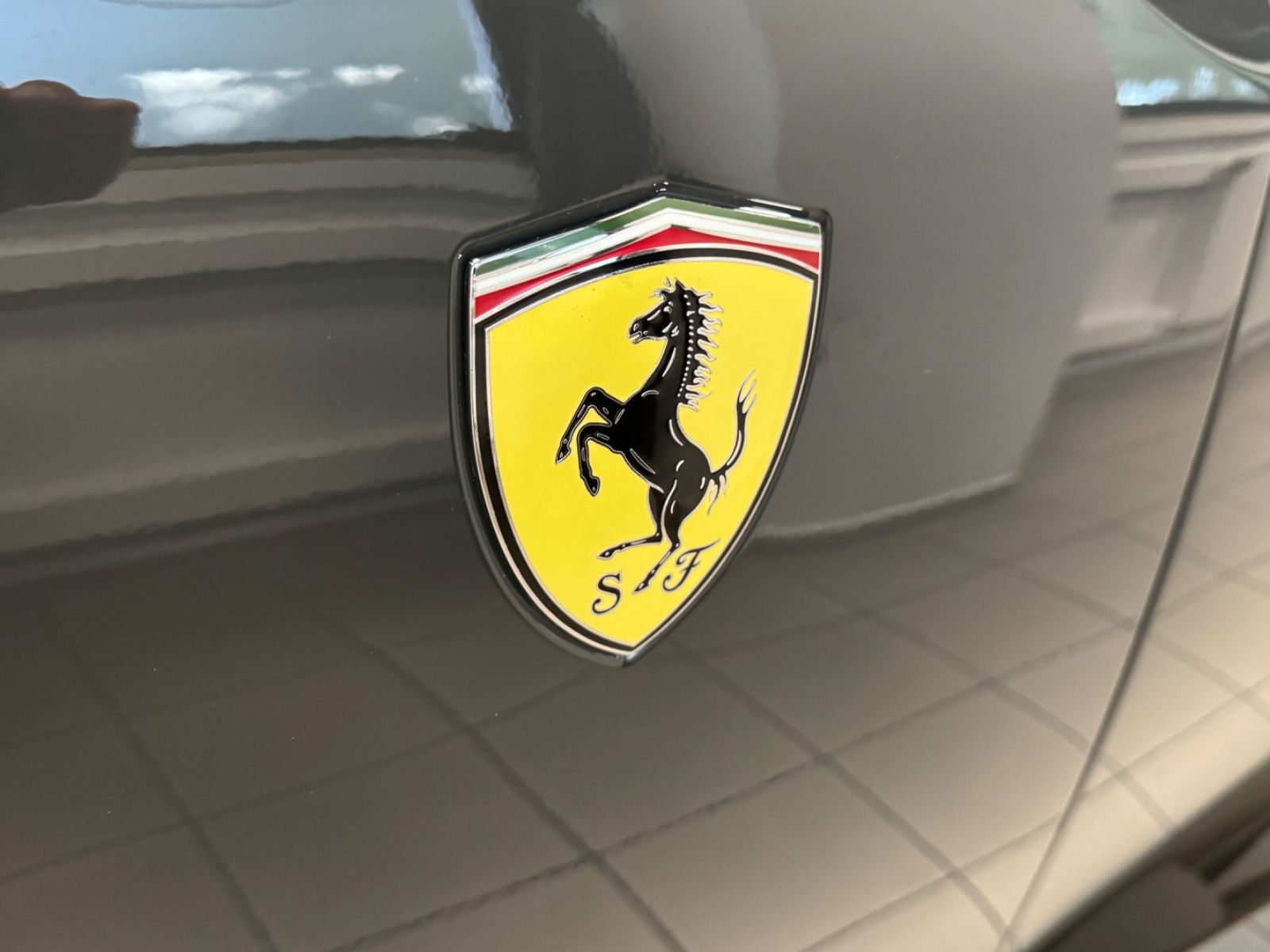 Fahrzeugabbildung Ferrari PUROSANGUE V12 CARBON LIFT PANO MASSAGE P25 FULL