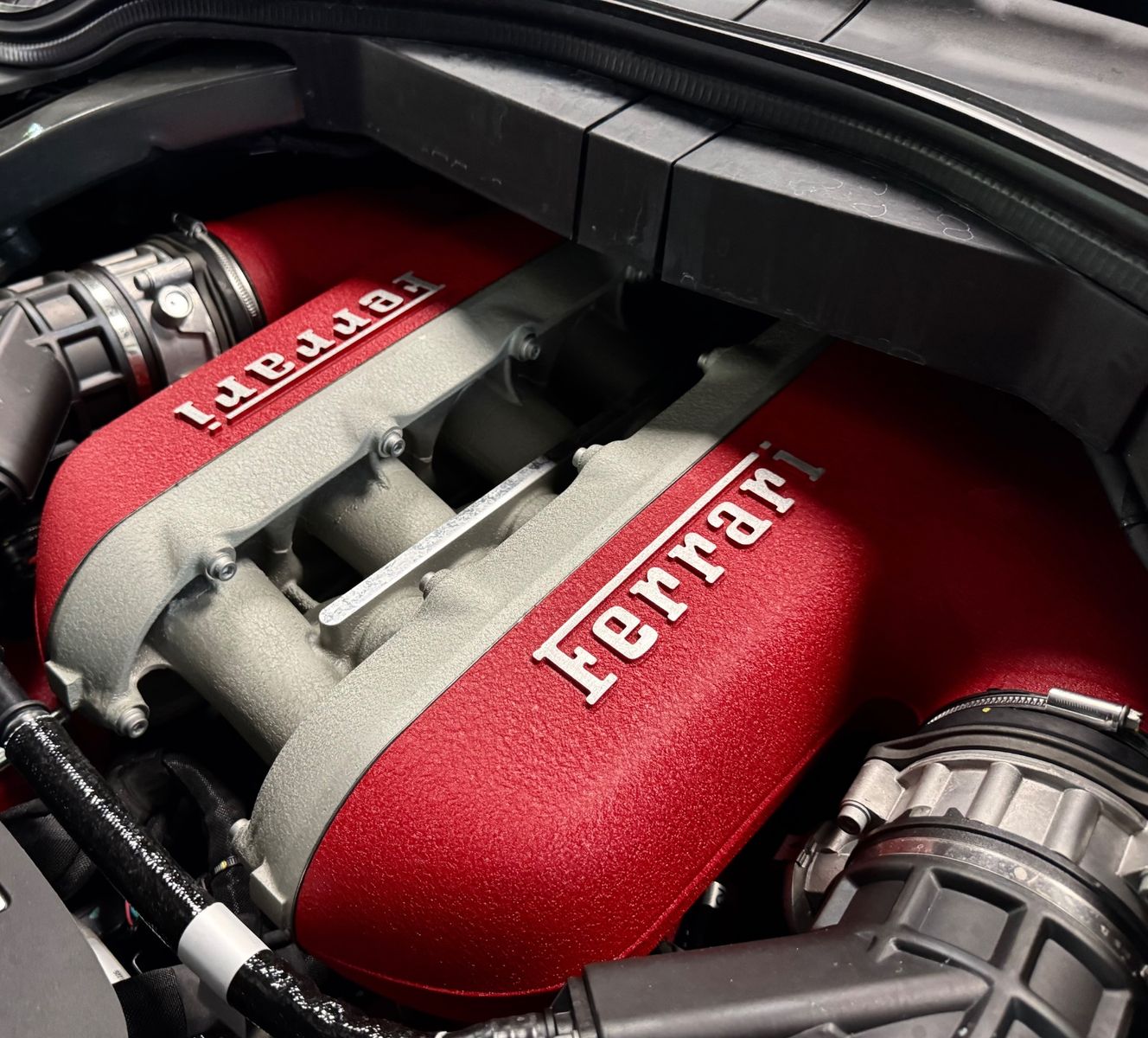 Fahrzeugabbildung Ferrari PUROSANGUE V12 CARBON LIFT PANO MASSAGE P25 FULL