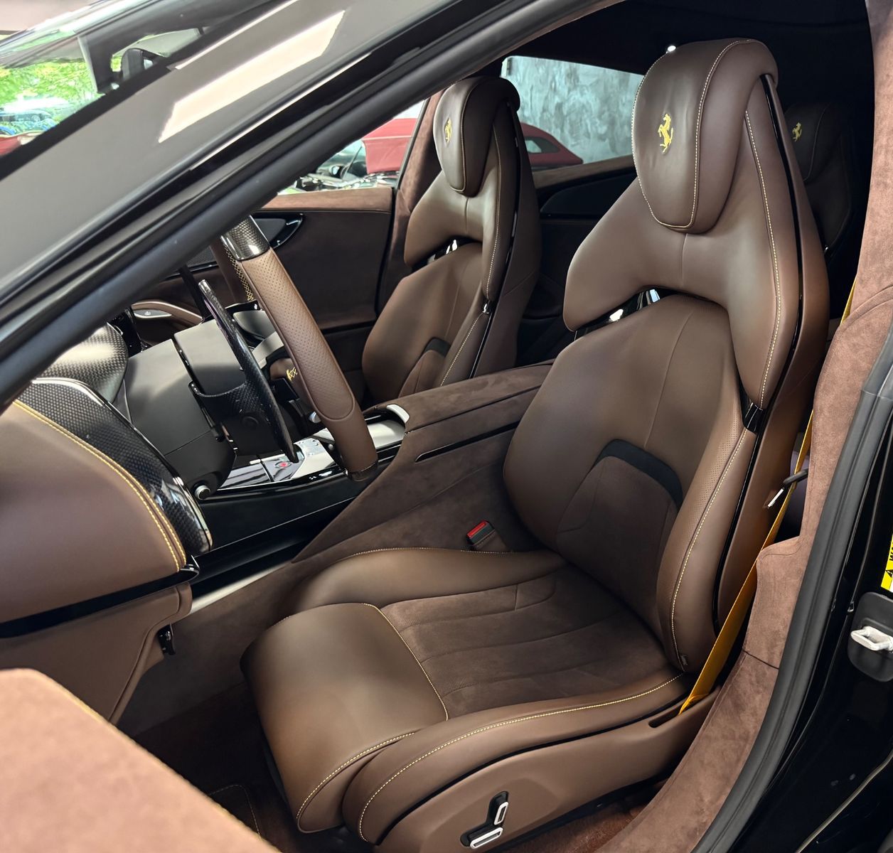 Fahrzeugabbildung Ferrari PUROSANGUE V12 CARBON LIFT PANO MASSAGE P25 FULL