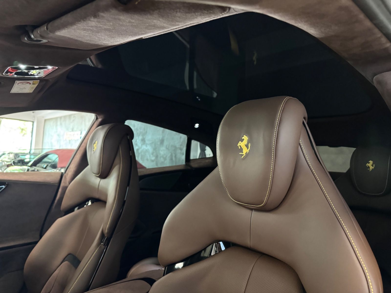 Fahrzeugabbildung Ferrari PUROSANGUE V12 CARBON LIFT PANO MASSAGE P25 FULL