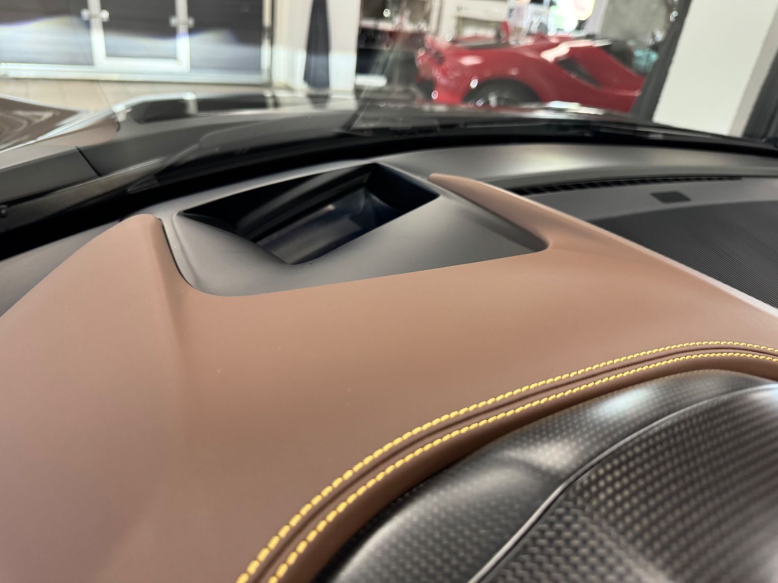 Fahrzeugabbildung Ferrari PUROSANGUE V12 CARBON LIFT PANO MASSAGE P25 FULL