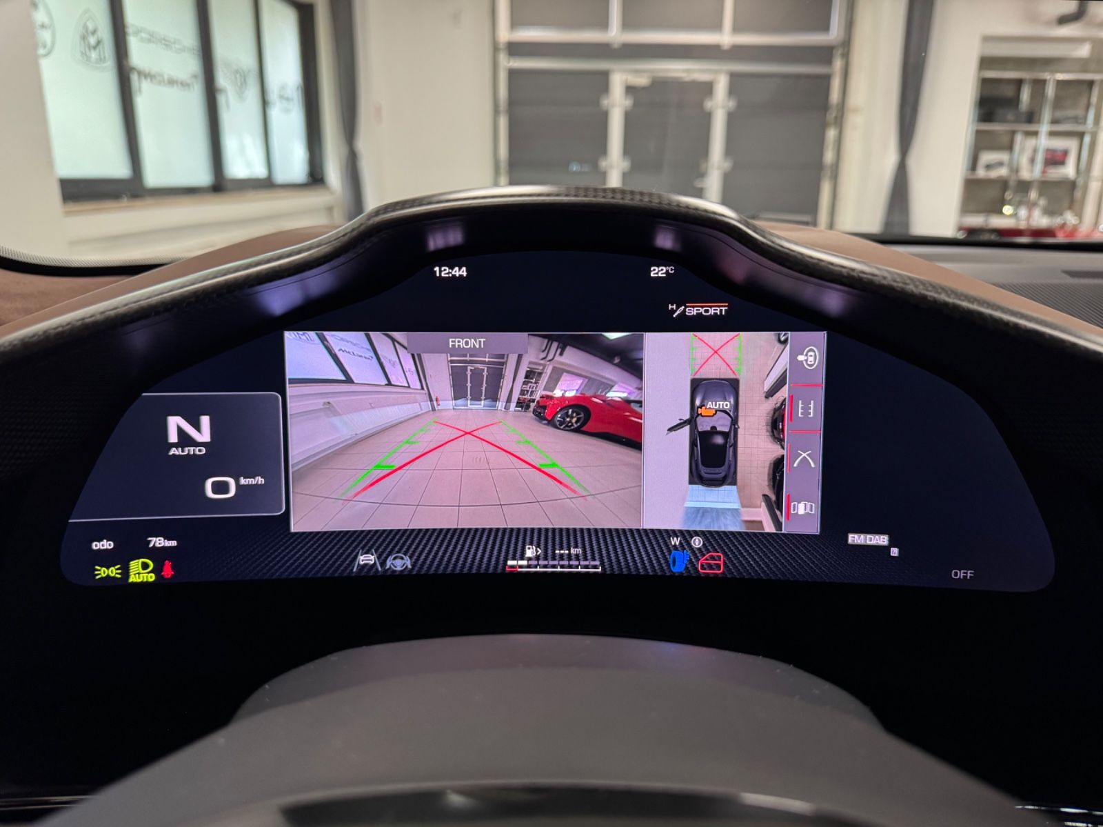 Fahrzeugabbildung Ferrari PUROSANGUE V12 CARBON LIFT PANO MASSAGE P25 FULL