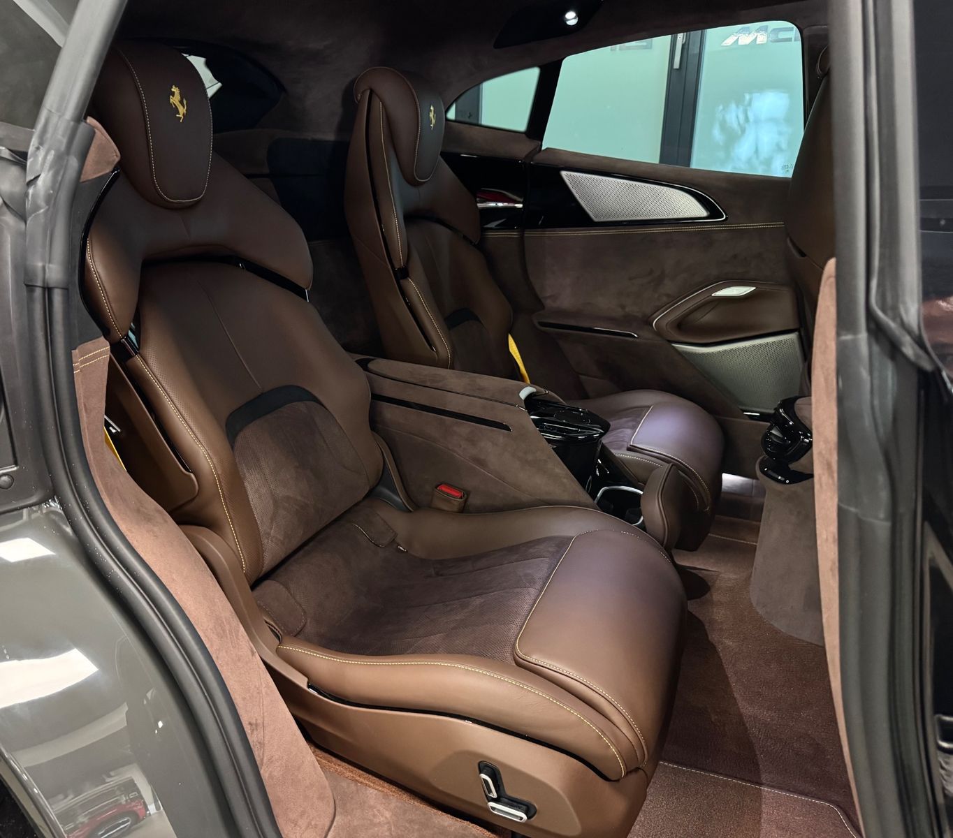 Fahrzeugabbildung Ferrari PUROSANGUE V12 CARBON LIFT PANO MASSAGE P25 FULL