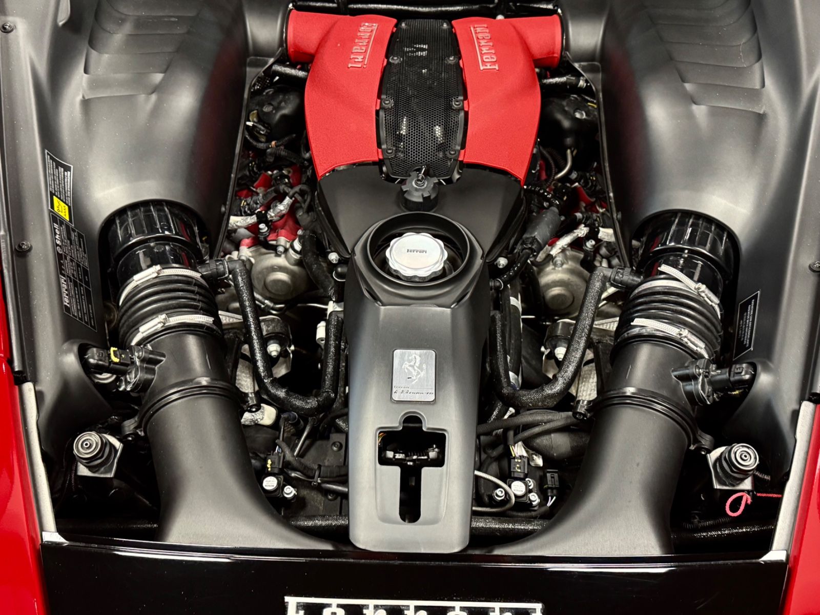 Fahrzeugabbildung Ferrari F8 TRIBUTO COUPÉ CARBONPACK LIFT CAMERA TOPZUST!