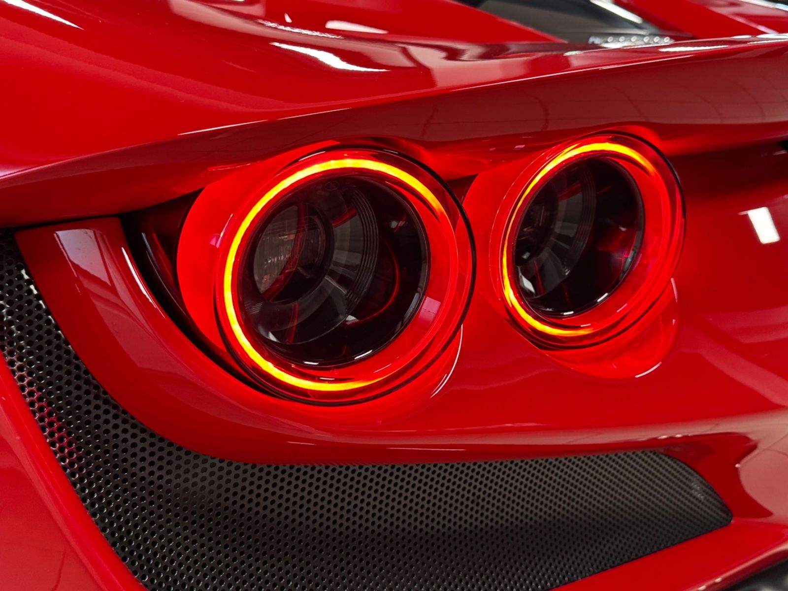 Fahrzeugabbildung Ferrari F8 TRIBUTO COUPÉ CARBONPACK LIFT CAMERA TOPZUST!