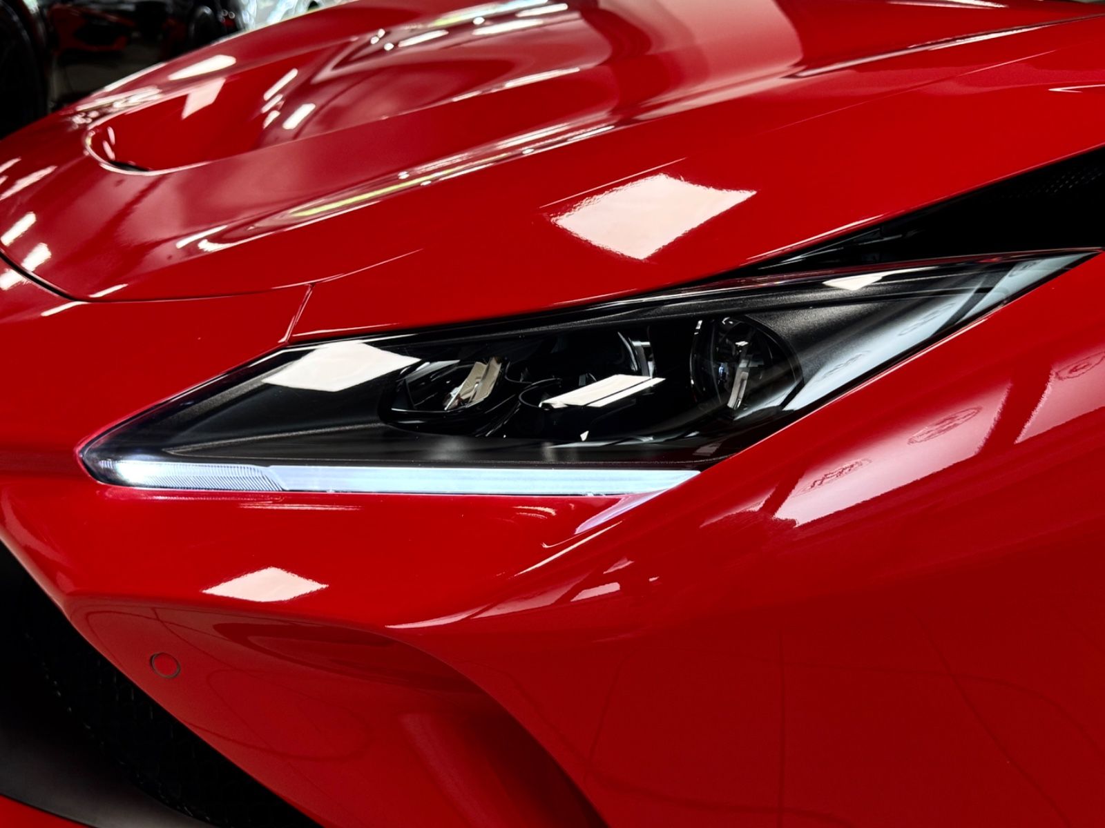 Fahrzeugabbildung Ferrari F8 TRIBUTO COUPÉ CARBONPACK LIFT CAMERA TOPZUST!