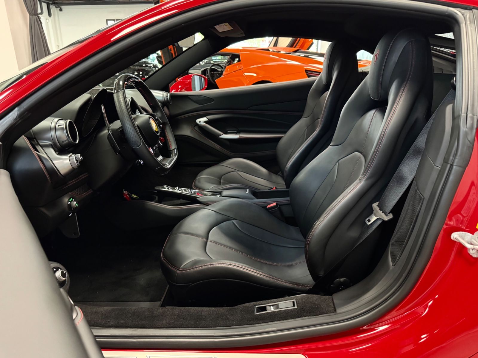 Fahrzeugabbildung Ferrari F8 TRIBUTO COUPÉ CARBONPACK LIFT CAMERA TOPZUST!