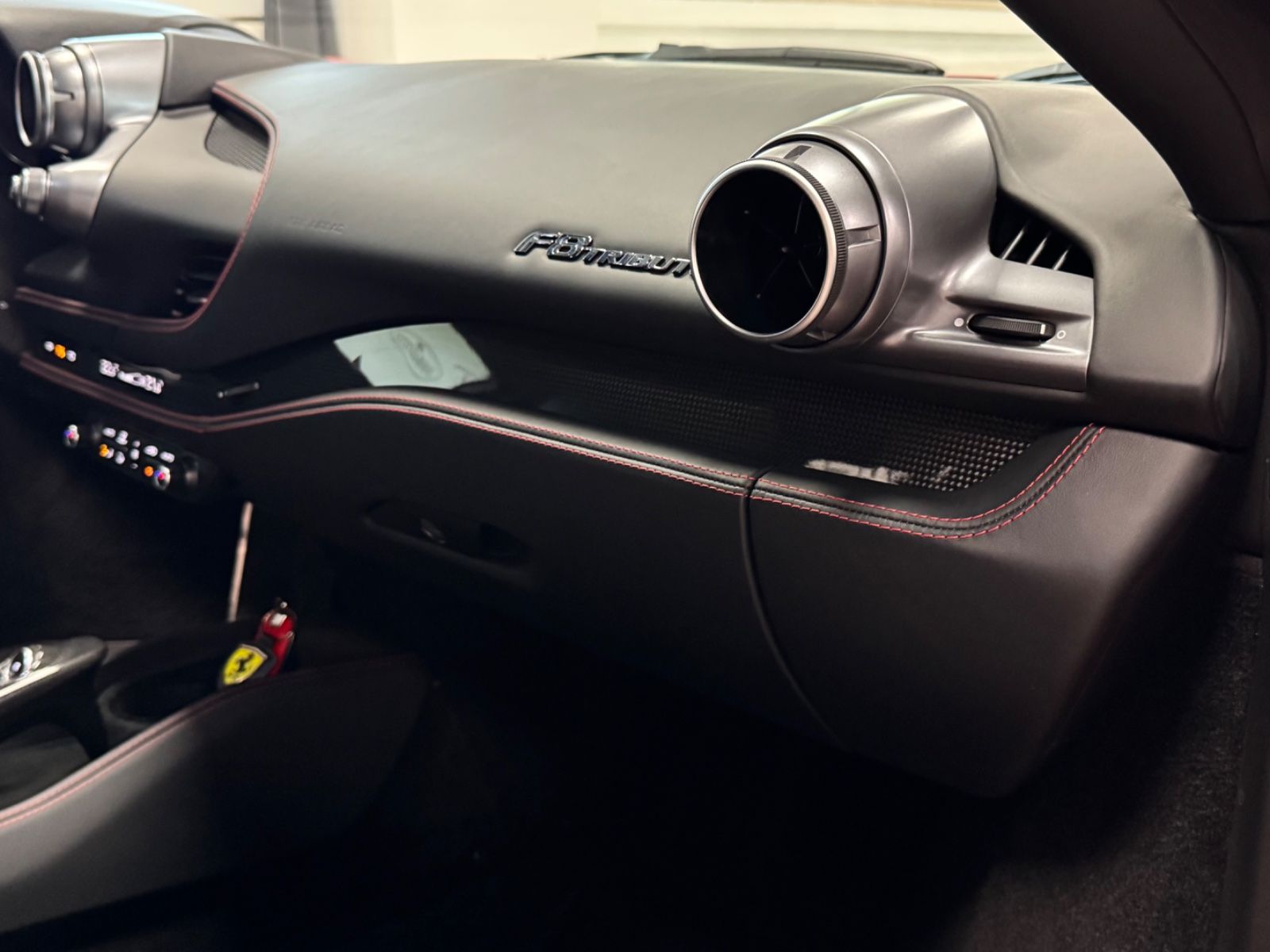 Fahrzeugabbildung Ferrari F8 TRIBUTO COUPÉ CARBONPACK LIFT CAMERA TOPZUST!