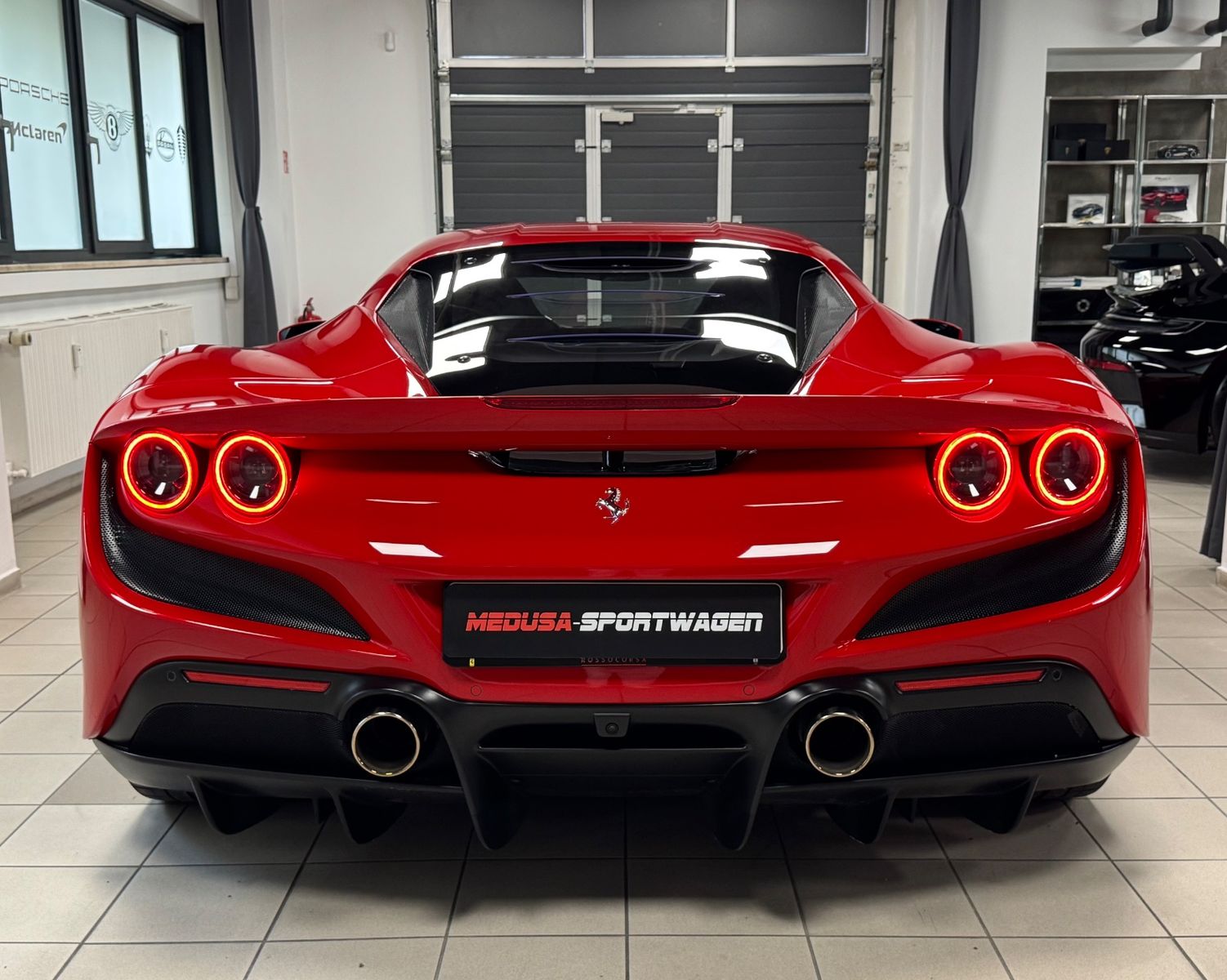 Fahrzeugabbildung Ferrari F8 TRIBUTO COUPÉ CARBONPACK LIFT CAMERA TOPZUST!