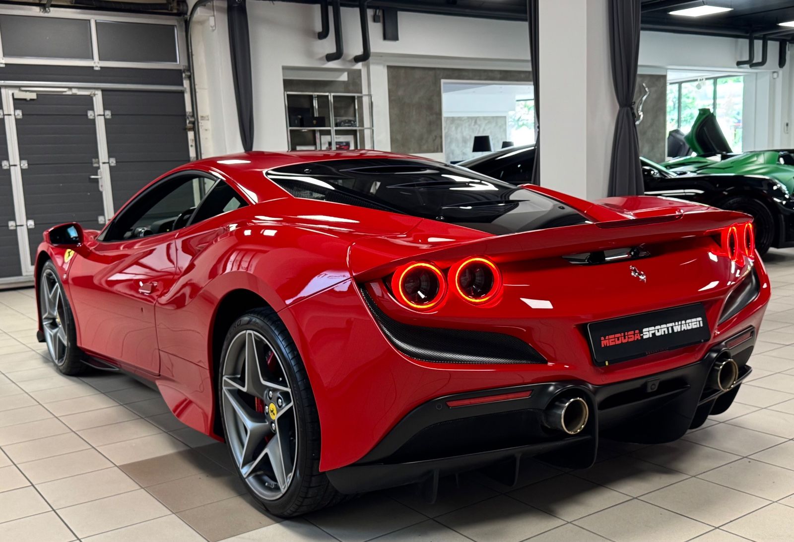Fahrzeugabbildung Ferrari F8 TRIBUTO COUPÉ CARBONPACK LIFT CAMERA TOPZUST!