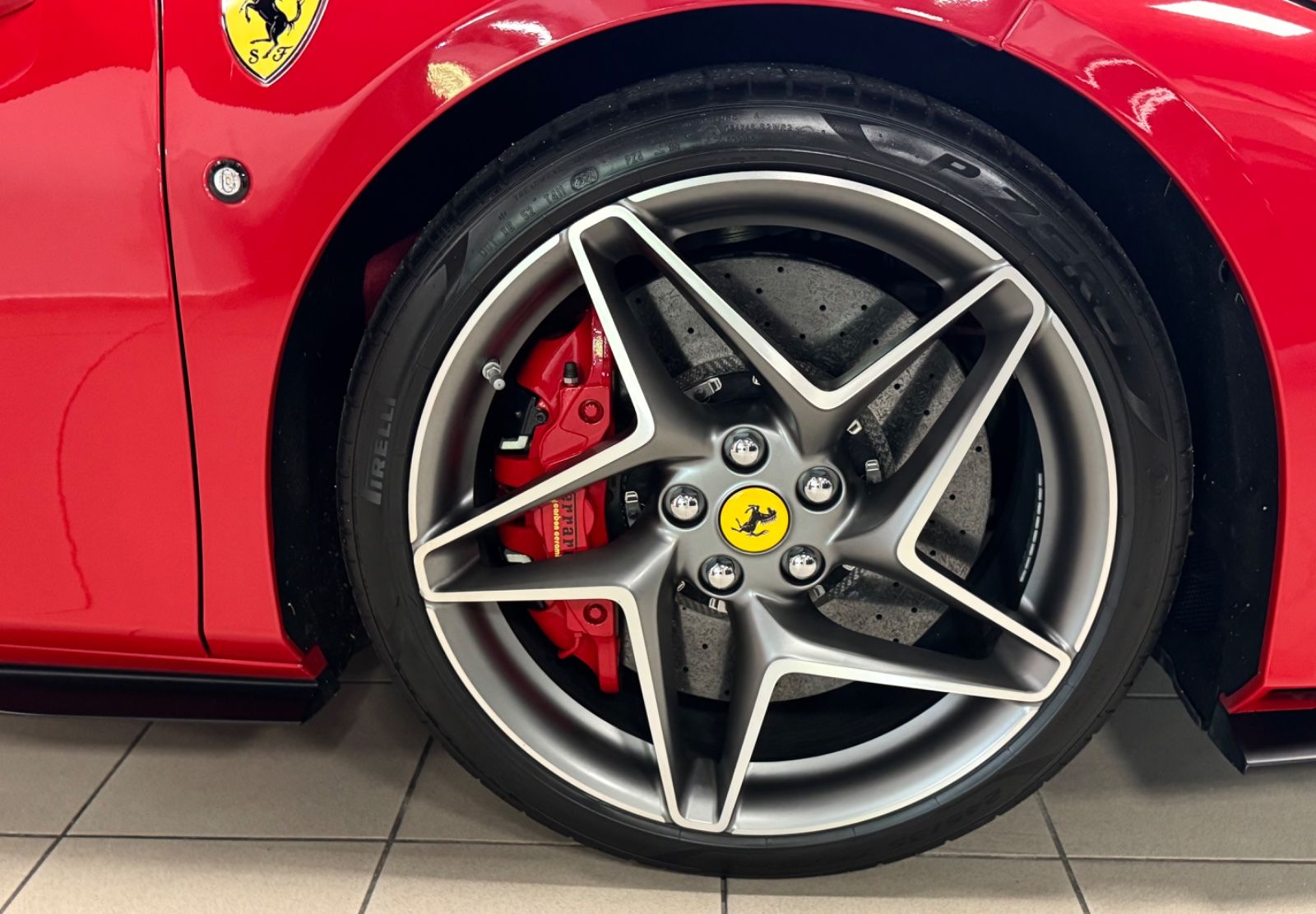 Fahrzeugabbildung Ferrari F8 TRIBUTO COUPÉ CARBONPACK LIFT CAMERA TOPZUST!