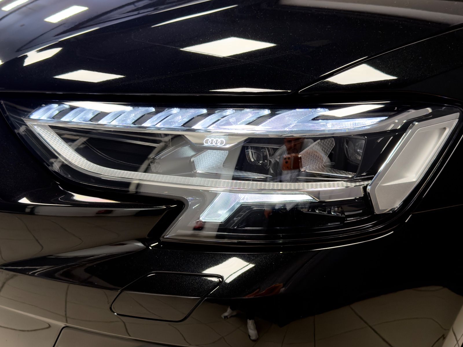 Fahrzeugabbildung Audi A8 60 TFSI e L quattro BUSINESS FOND 2SEAT FULL!