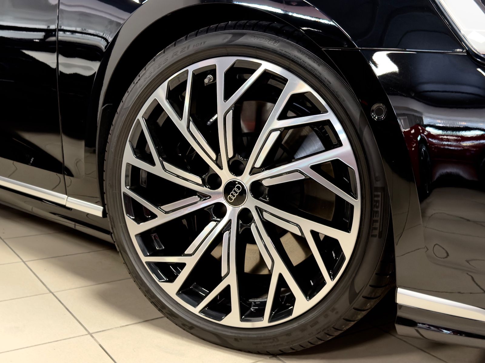 Fahrzeugabbildung Audi A8 60 TFSI e L quattro BUSINESS FOND 2SEAT FULL!