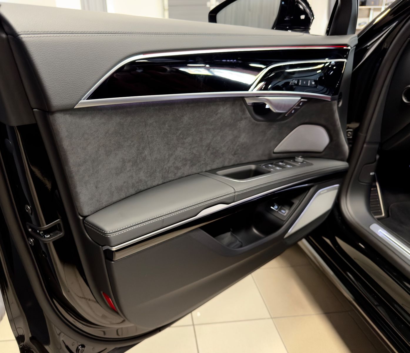 Fahrzeugabbildung Audi A8 60 TFSI e L quattro BUSINESS FOND 2SEAT FULL!