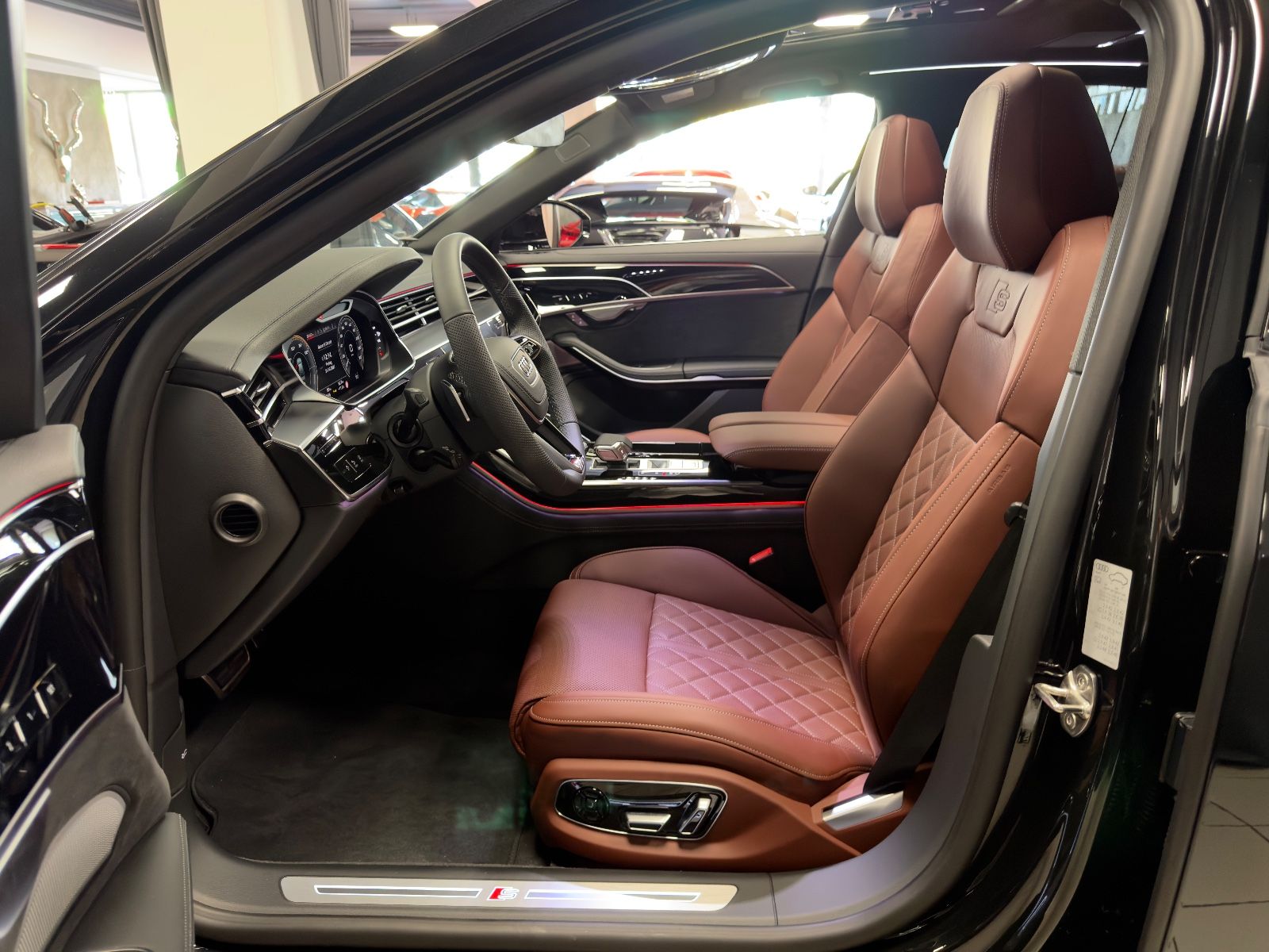 Fahrzeugabbildung Audi A8 60 TFSI e L quattro BUSINESS FOND 2SEAT FULL!