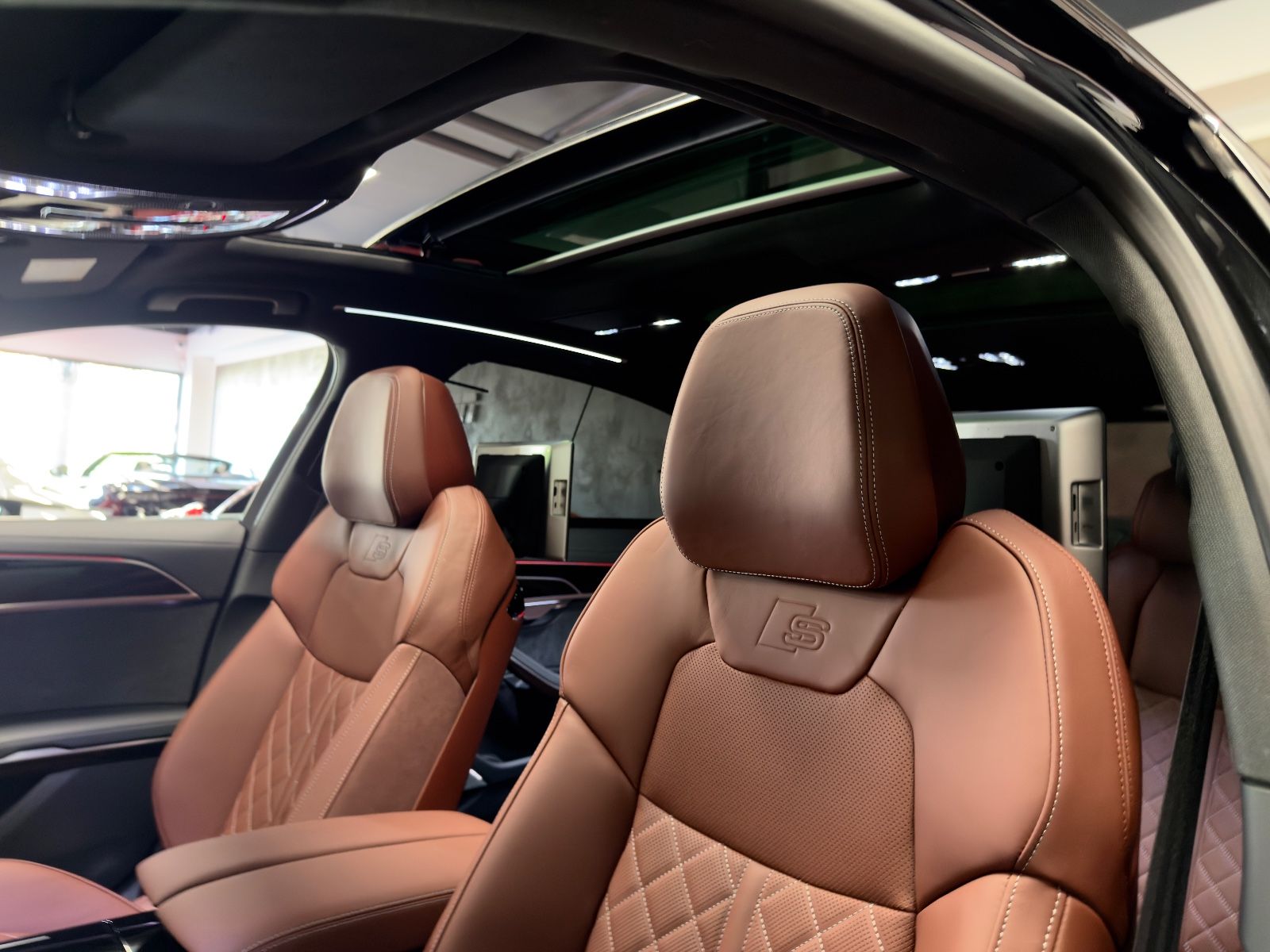 Fahrzeugabbildung Audi A8 60 TFSI e L quattro BUSINESS FOND 2SEAT FULL!