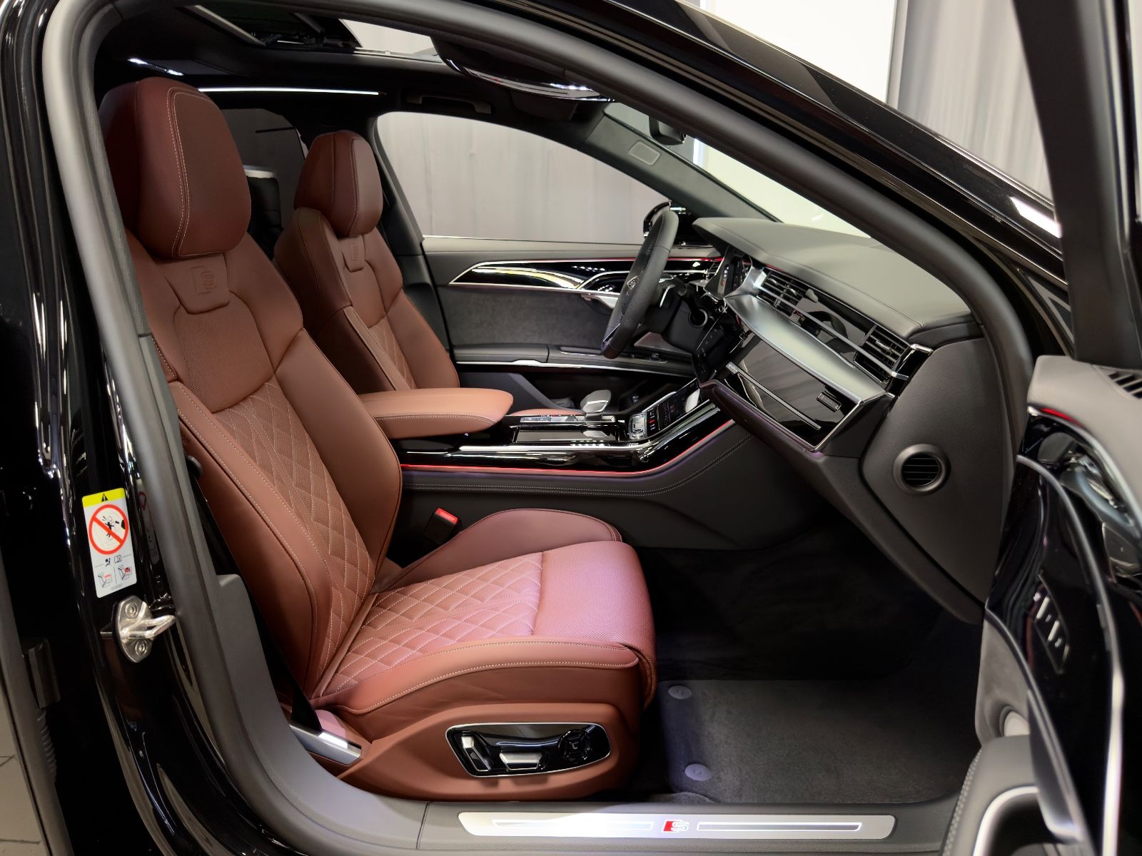 Fahrzeugabbildung Audi A8 60 TFSI e L quattro BUSINESS FOND 2SEAT FULL!