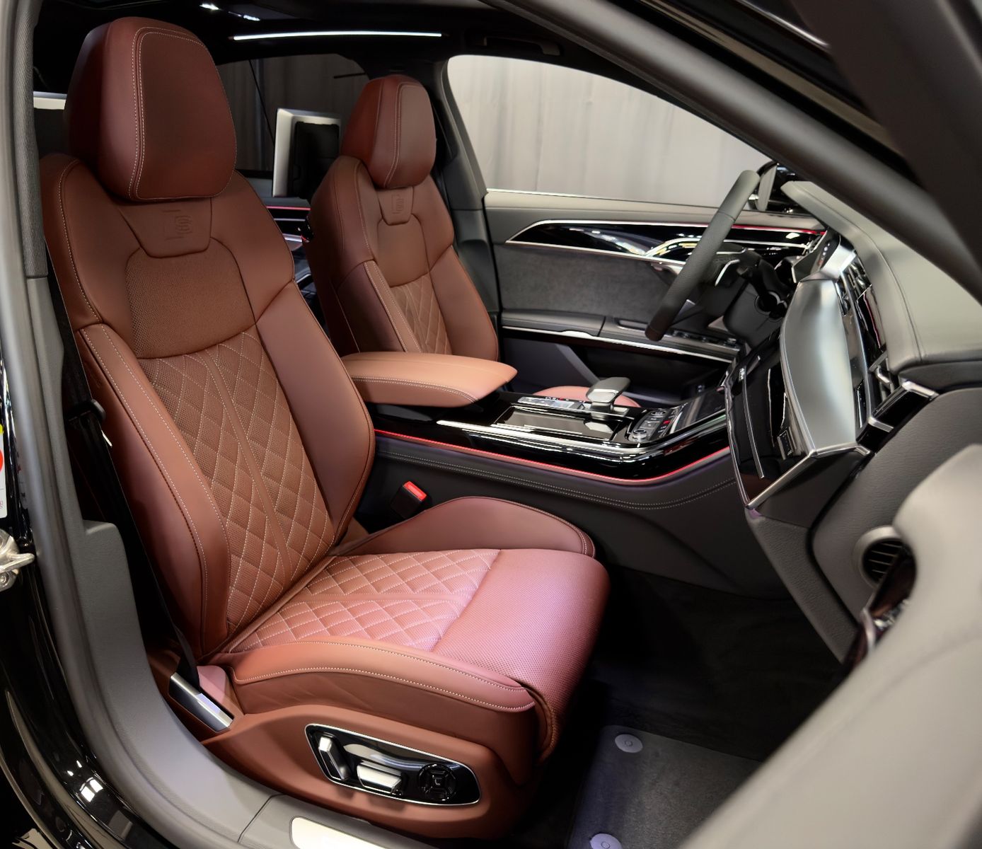 Fahrzeugabbildung Audi A8 60 TFSI e L quattro BUSINESS FOND 2SEAT FULL!