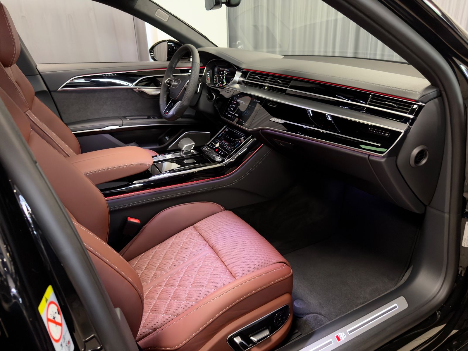 Fahrzeugabbildung Audi A8 60 TFSI e L quattro BUSINESS FOND 2SEAT FULL!