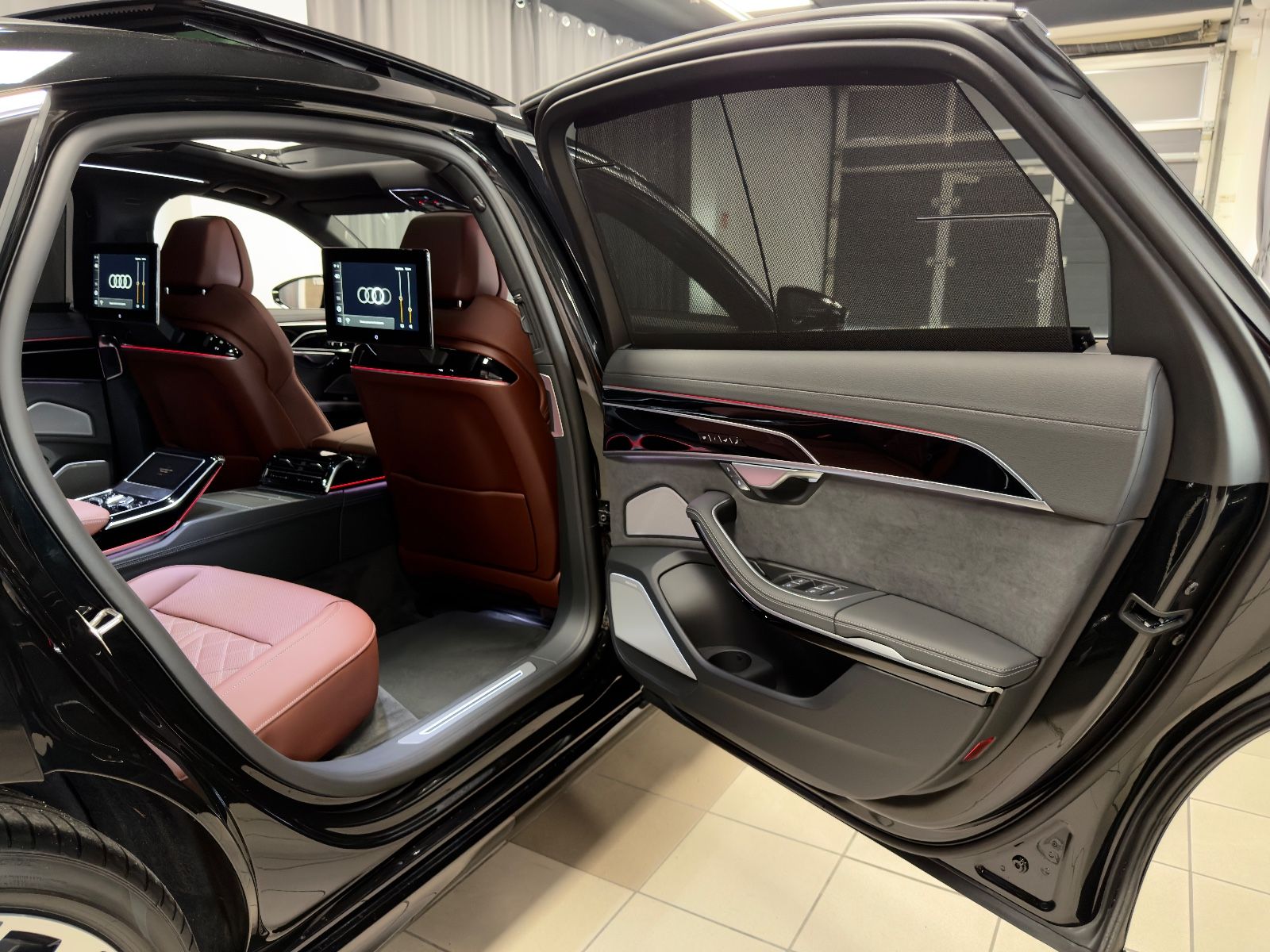 Fahrzeugabbildung Audi A8 60 TFSI e L quattro BUSINESS FOND 2SEAT FULL!