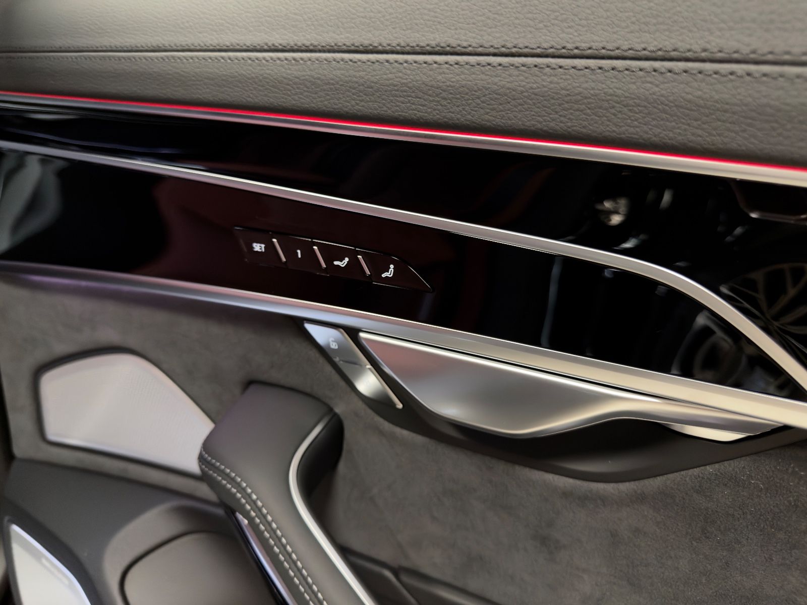 Fahrzeugabbildung Audi A8 60 TFSI e L quattro BUSINESS FOND 2SEAT FULL!