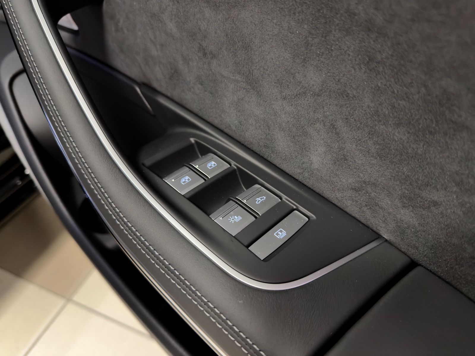 Fahrzeugabbildung Audi A8 60 TFSI e L quattro BUSINESS FOND 2SEAT FULL!