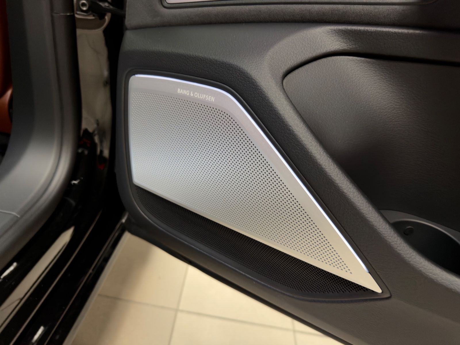 Fahrzeugabbildung Audi A8 60 TFSI e L quattro BUSINESS FOND 2SEAT FULL!