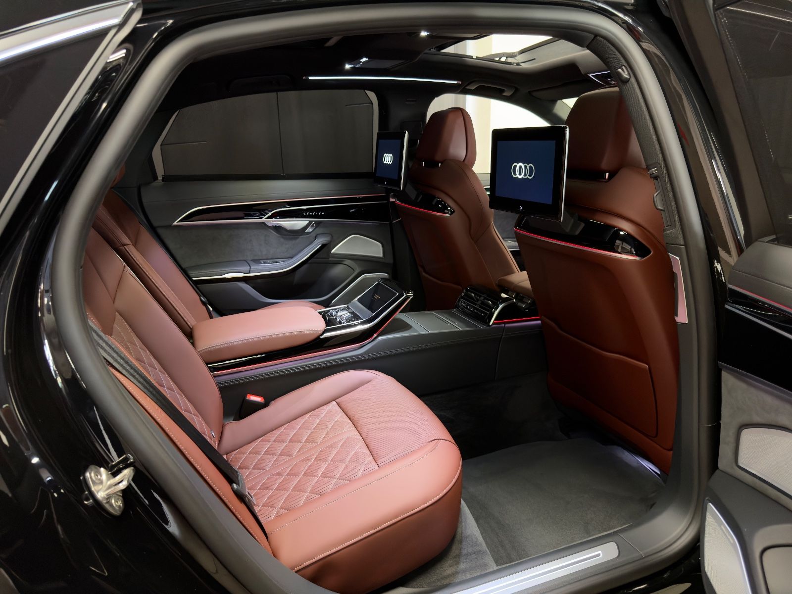 Fahrzeugabbildung Audi A8 60 TFSI e L quattro BUSINESS FOND 2SEAT FULL!