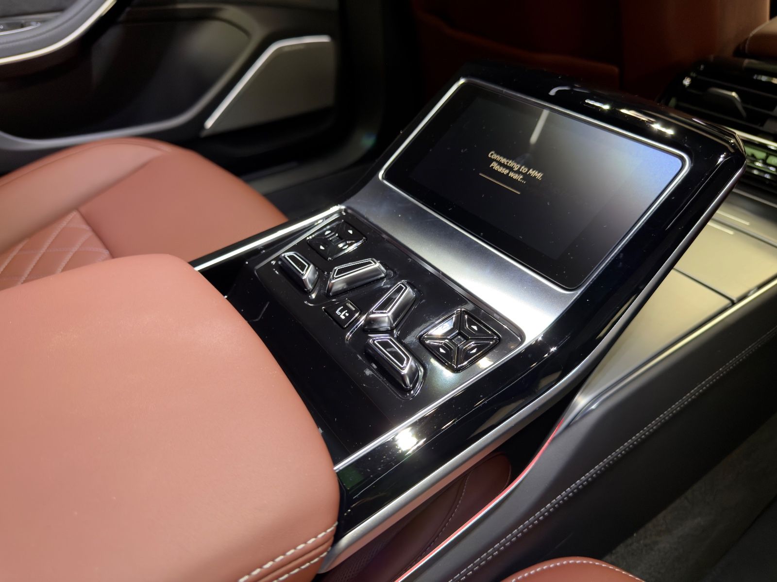 Fahrzeugabbildung Audi A8 60 TFSI e L quattro BUSINESS FOND 2SEAT FULL!