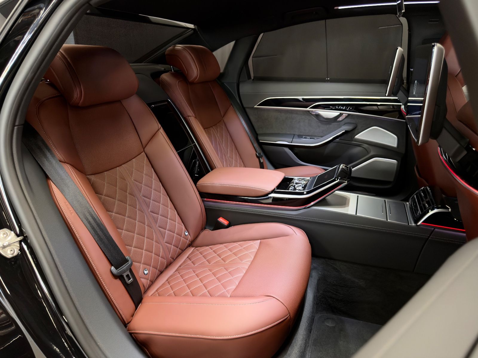 Fahrzeugabbildung Audi A8 60 TFSI e L quattro BUSINESS FOND 2SEAT FULL!