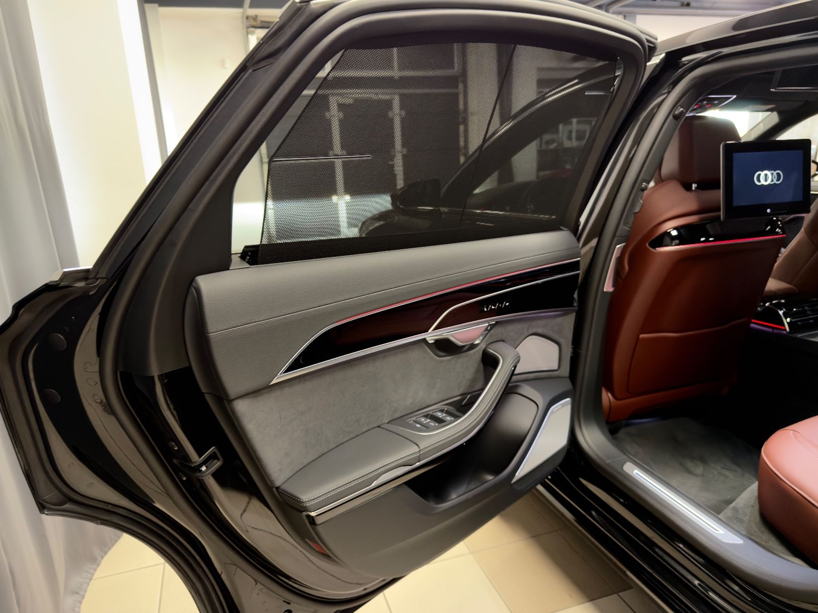 Fahrzeugabbildung Audi A8 60 TFSI e L quattro BUSINESS FOND 2SEAT FULL!