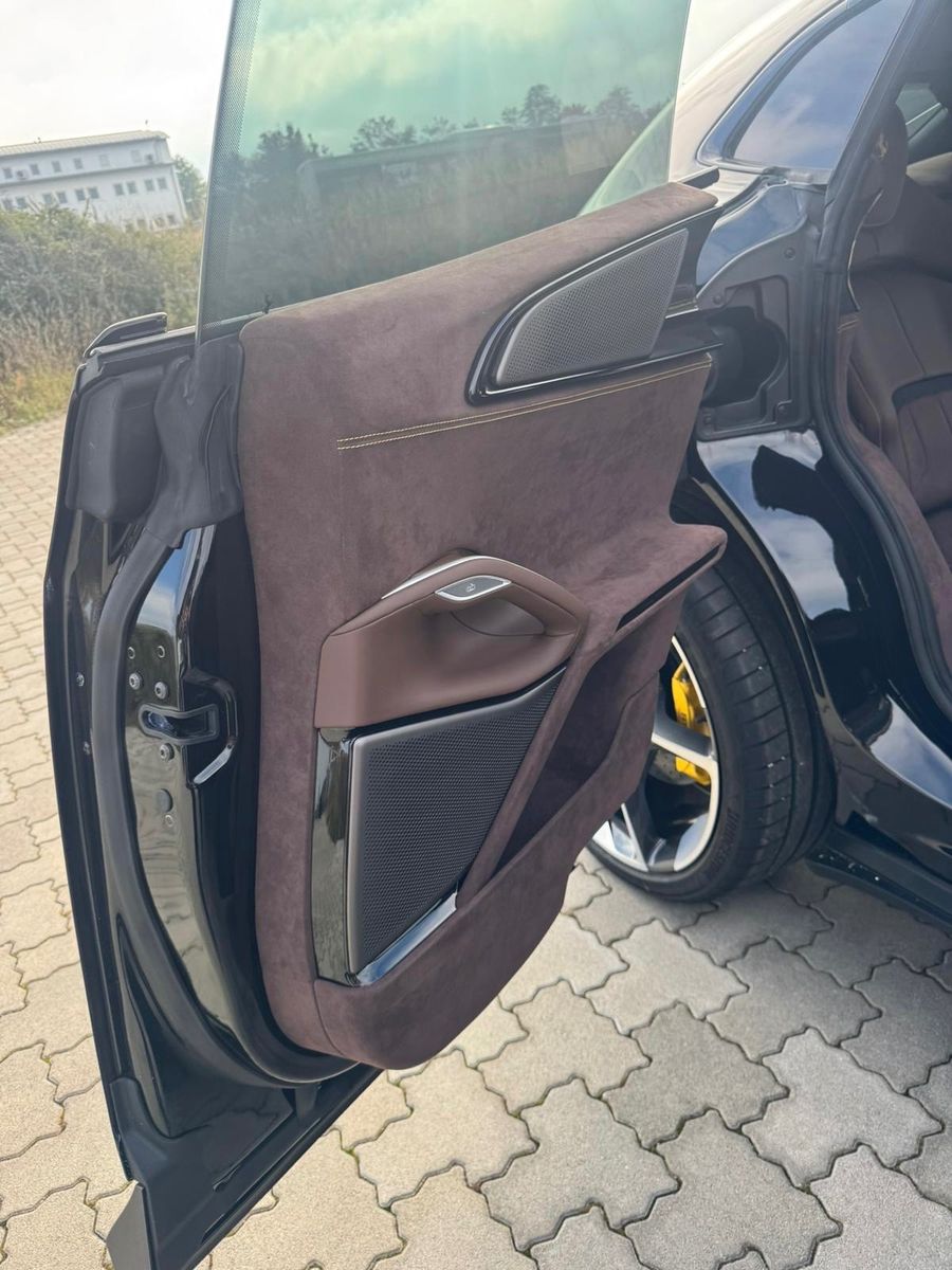 Fahrzeugabbildung Ferrari PUROSANGUE V12 CARBON LIFT PANO P25 MASSAGE FULL