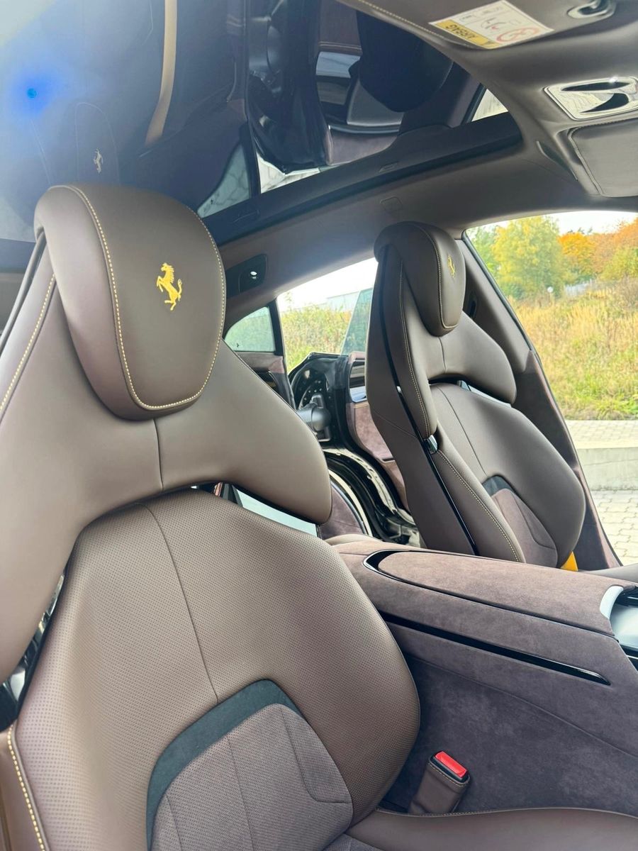 Fahrzeugabbildung Ferrari PUROSANGUE V12 CARBON LIFT PANO P25 MASSAGE FULL